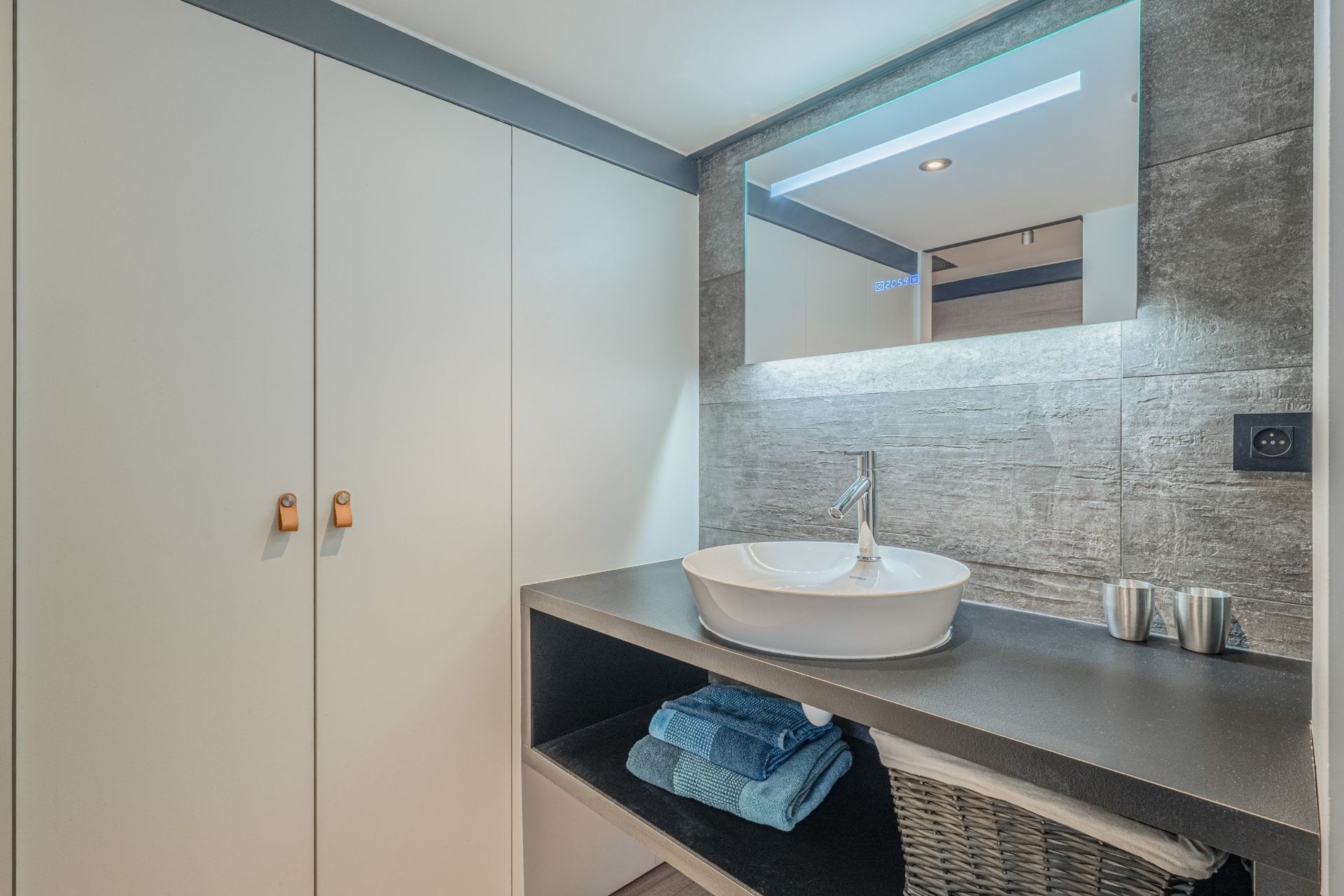 luxury apartment 3 Rooms for sale on LYON (69006)