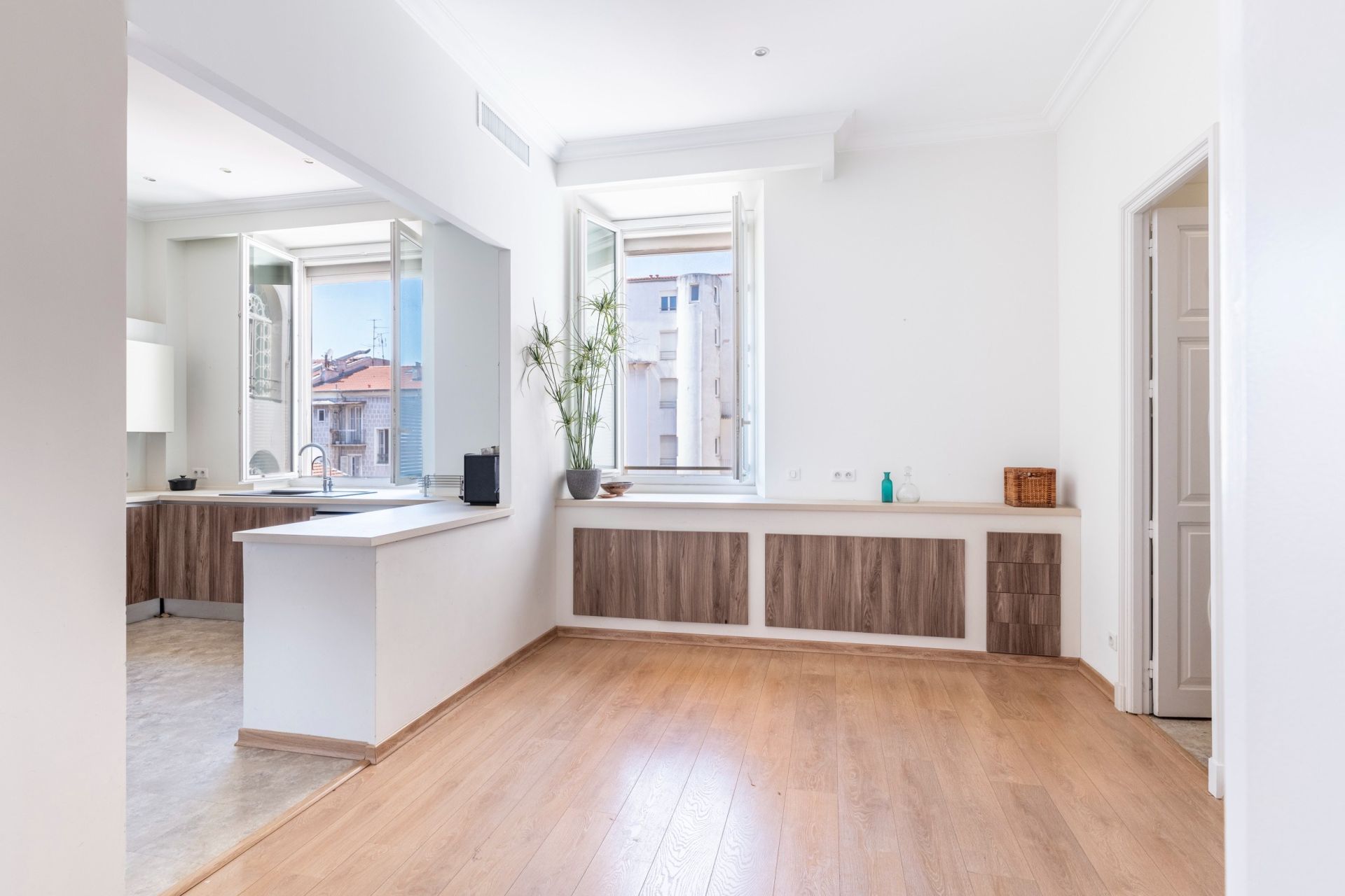 luxury apartment 6 Rooms for sale on NICE (06000)