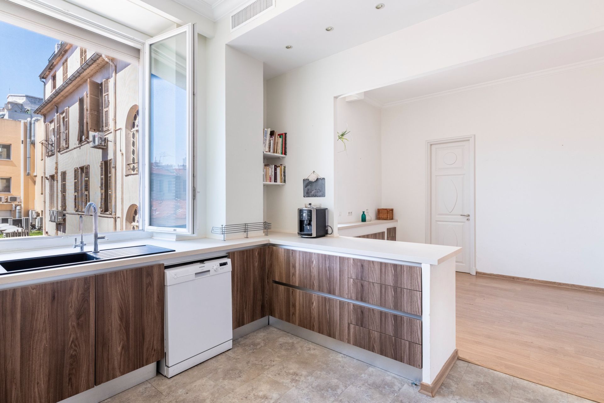 luxury apartment 6 Rooms for sale on NICE (06000)