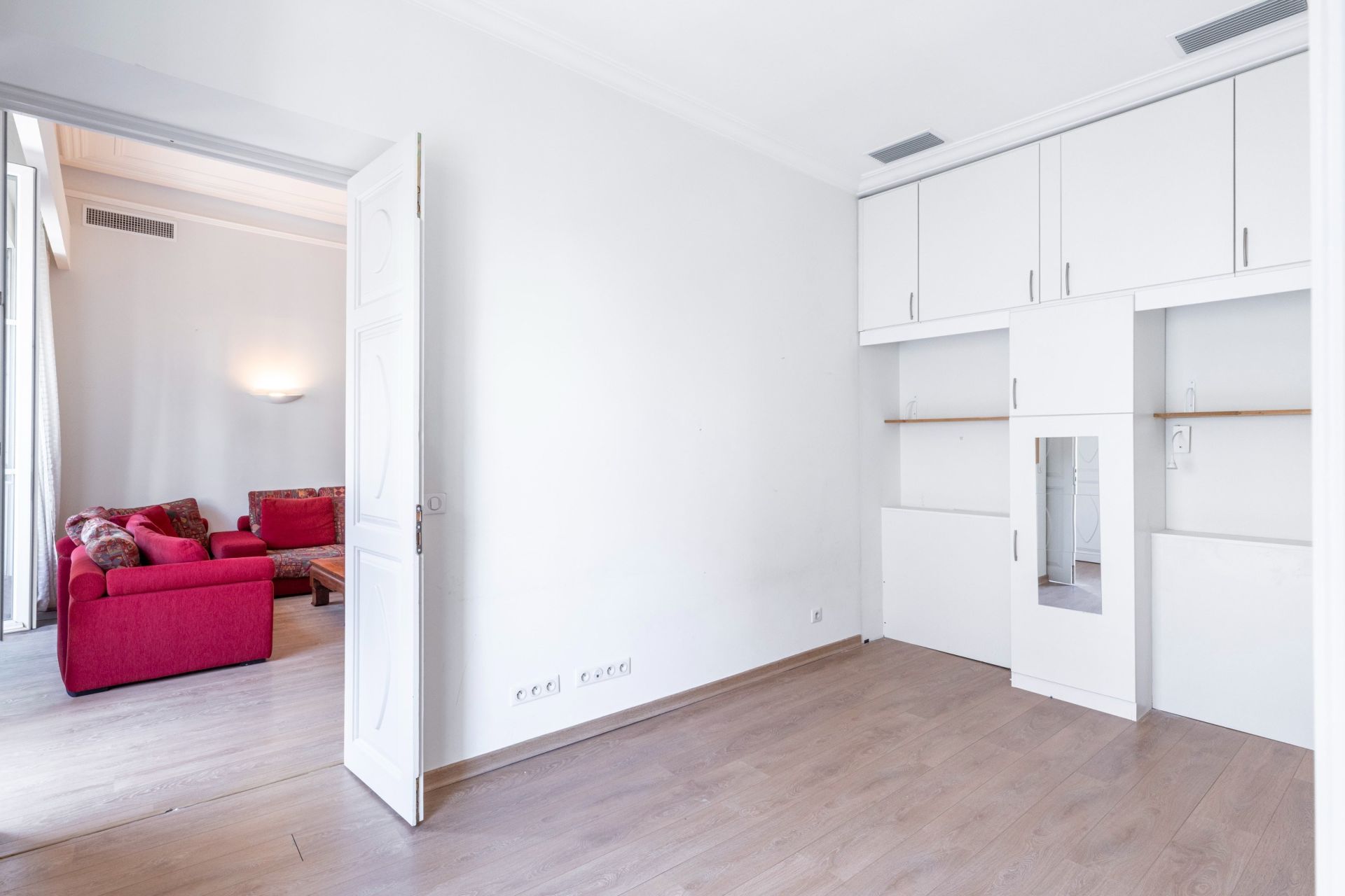 luxury apartment 6 Rooms for sale on NICE (06000)