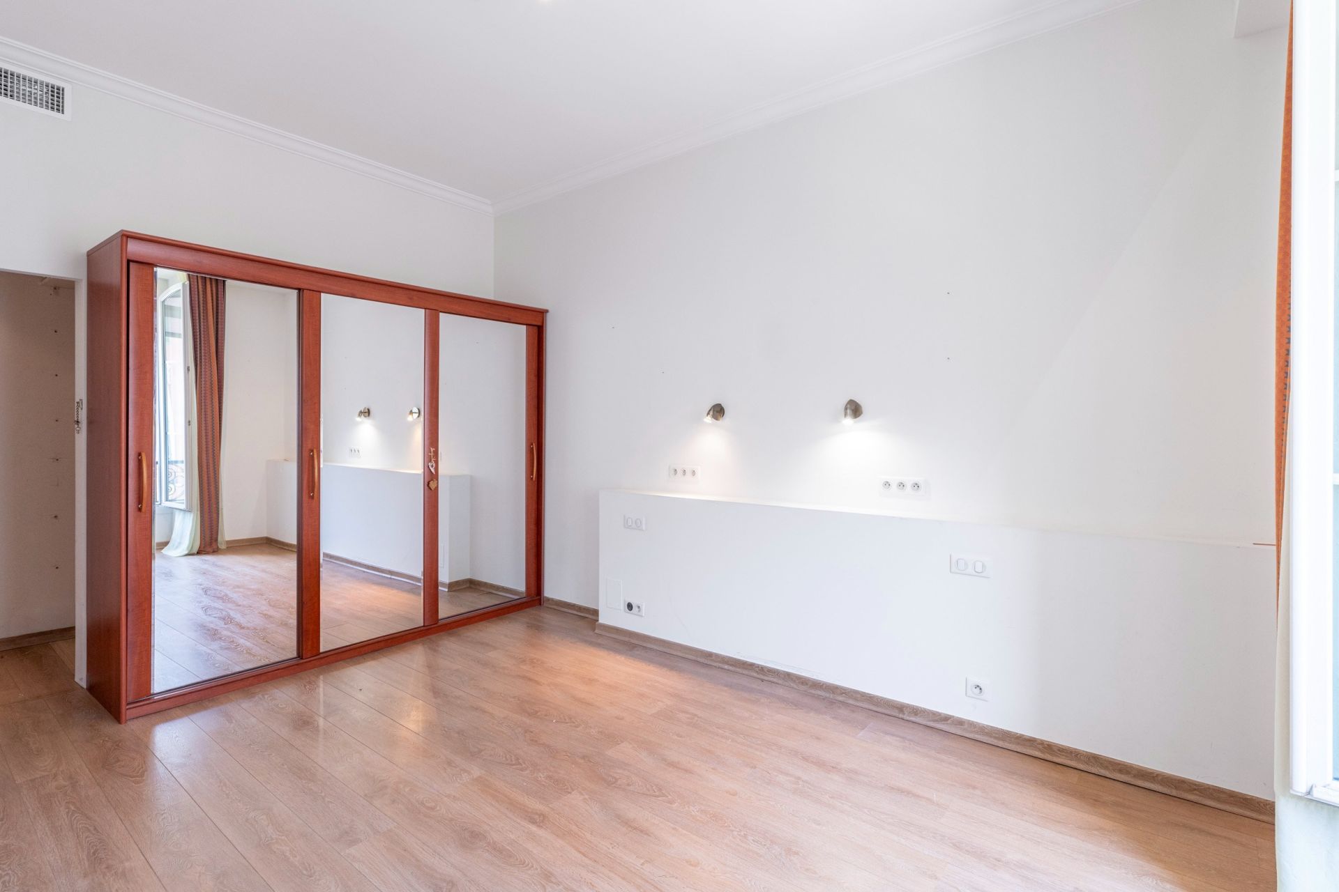 luxury apartment 6 Rooms for sale on NICE (06000)