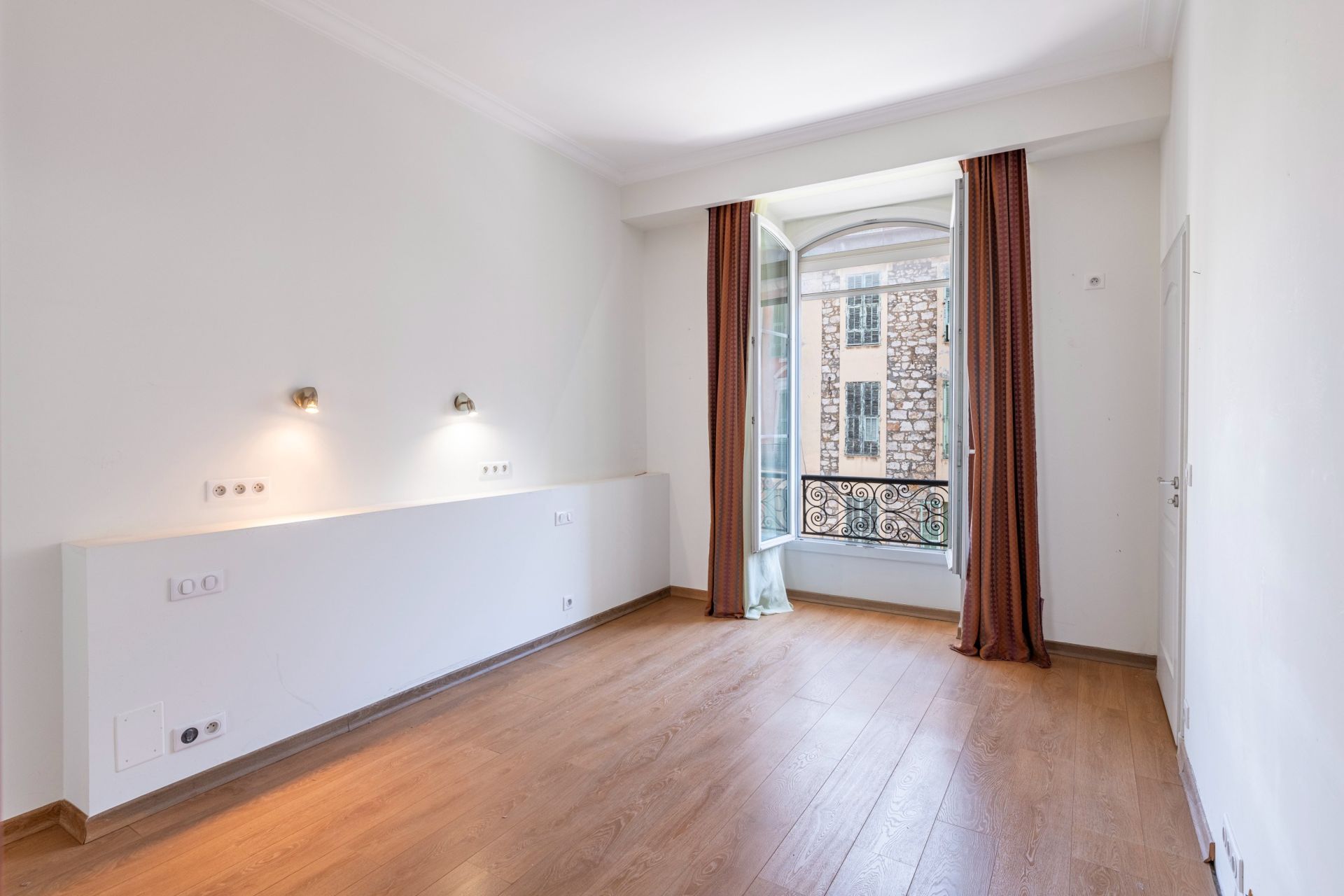 luxury apartment 6 Rooms for sale on NICE (06000)