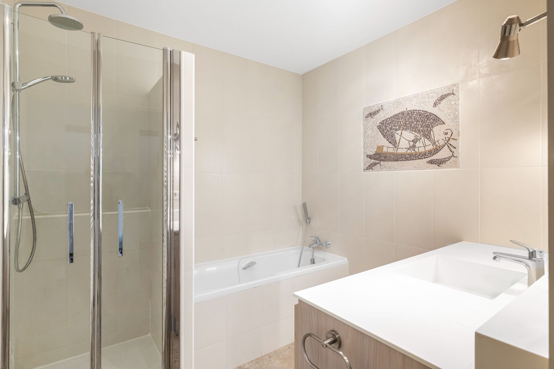 luxury apartment 6 Rooms for sale on NICE (06000)