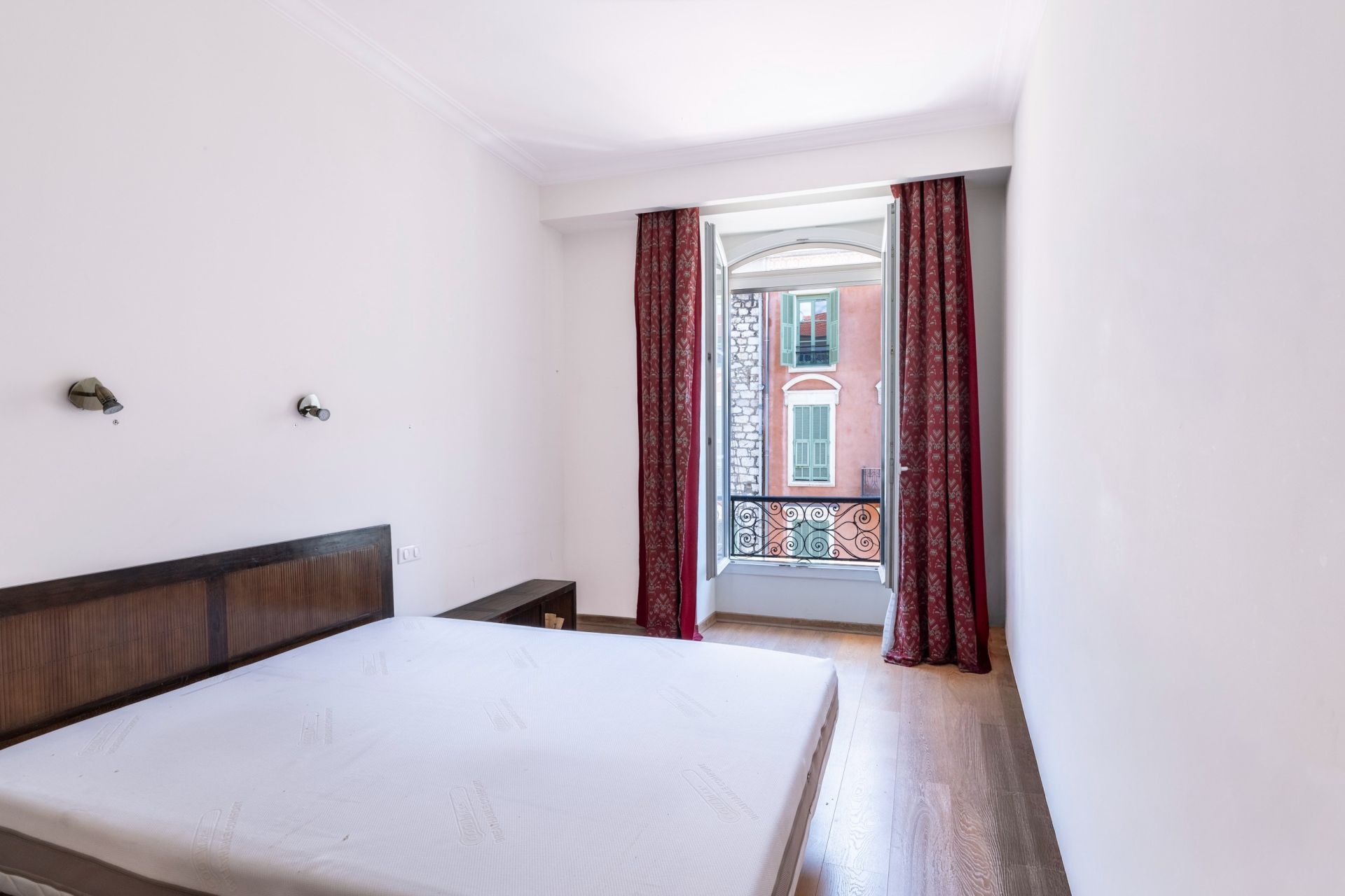 luxury apartment 6 Rooms for sale on NICE (06000)