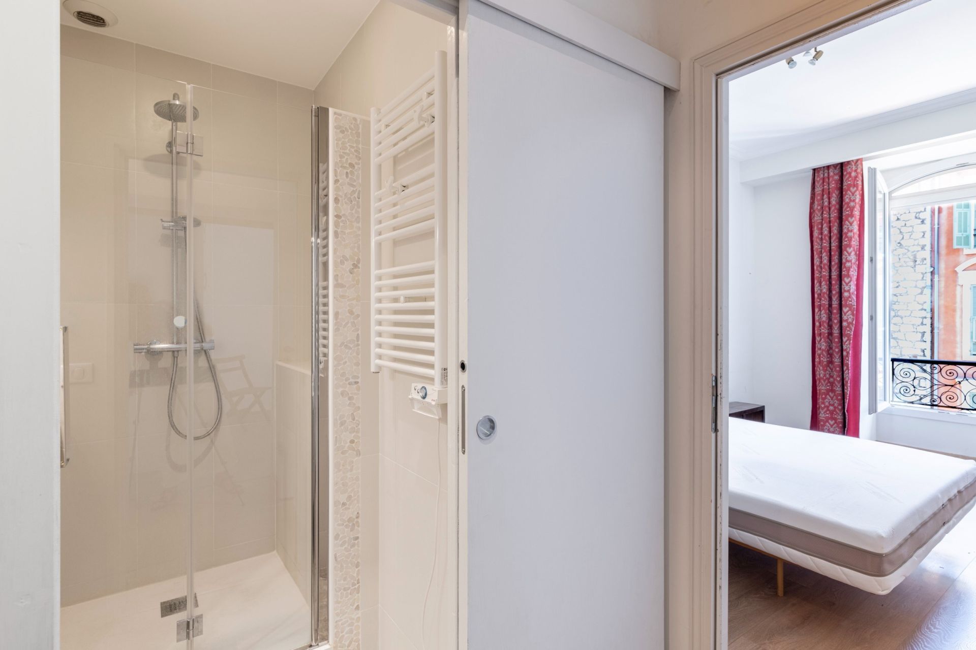 luxury apartment 6 Rooms for sale on NICE (06000)