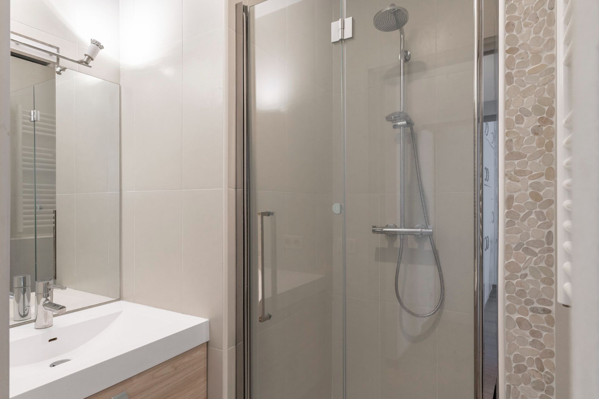 luxury apartment 6 Rooms for sale on NICE (06000)