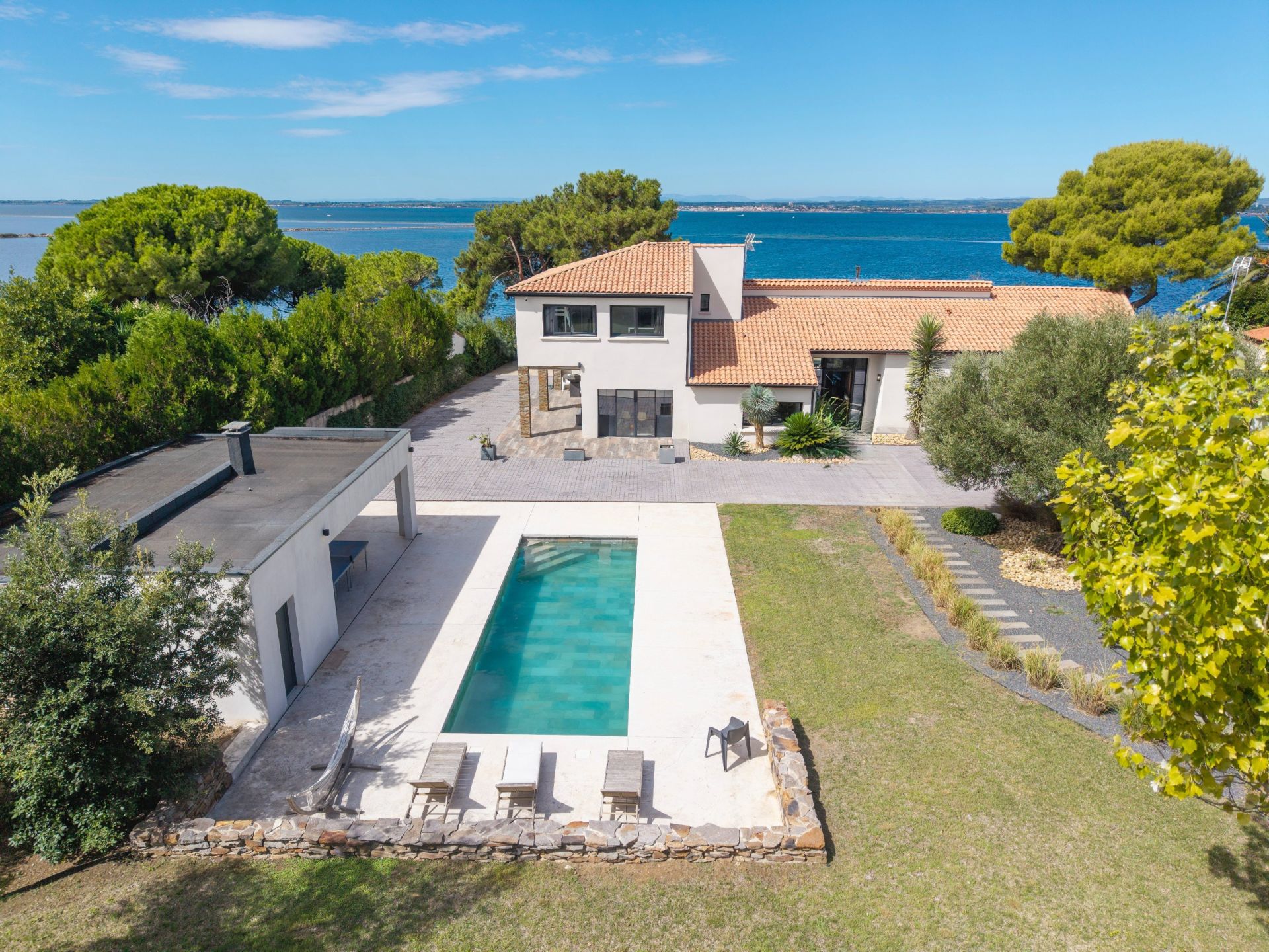 luxury house 10 Rooms for sale on SETE (34200)