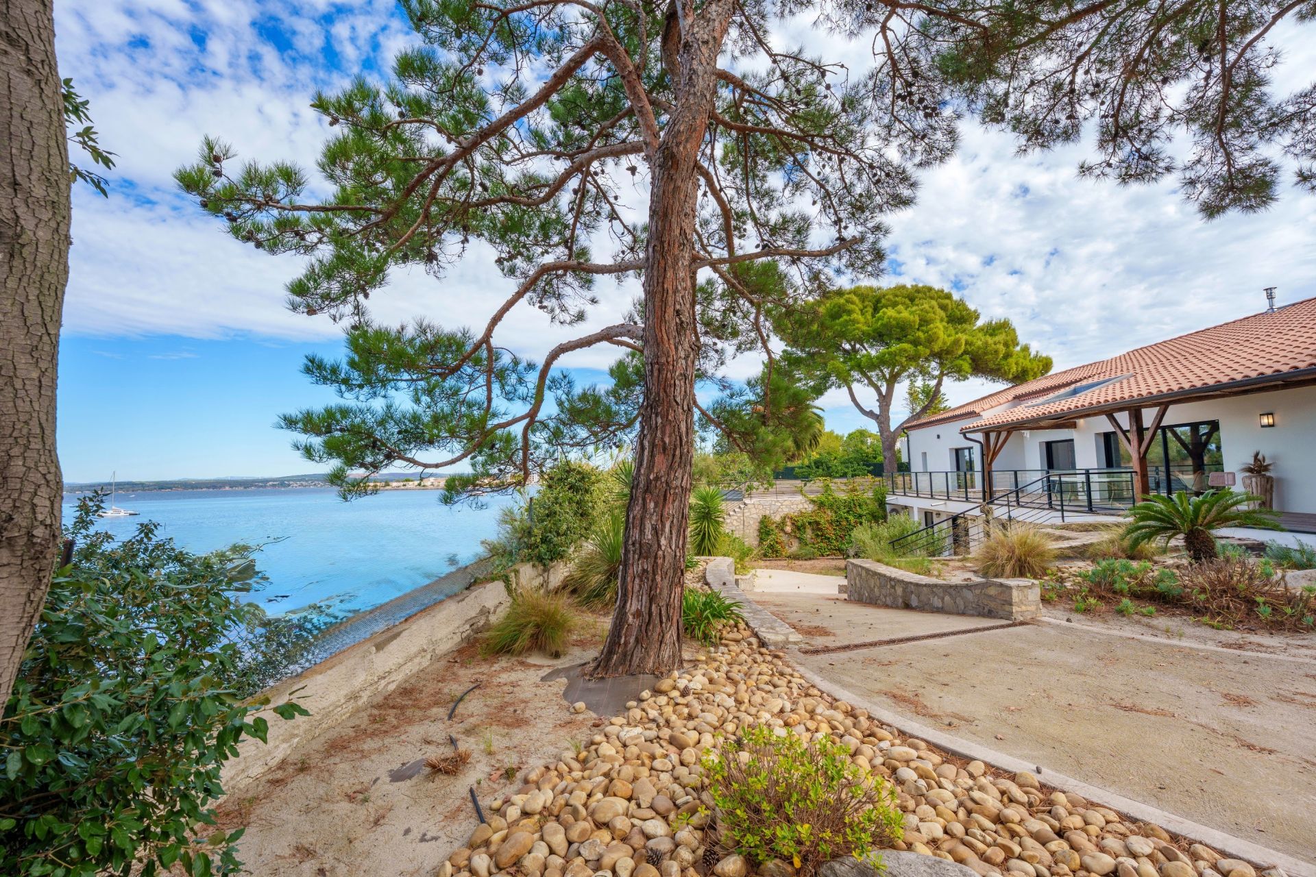 luxury house 10 Rooms for sale on SETE (34200)