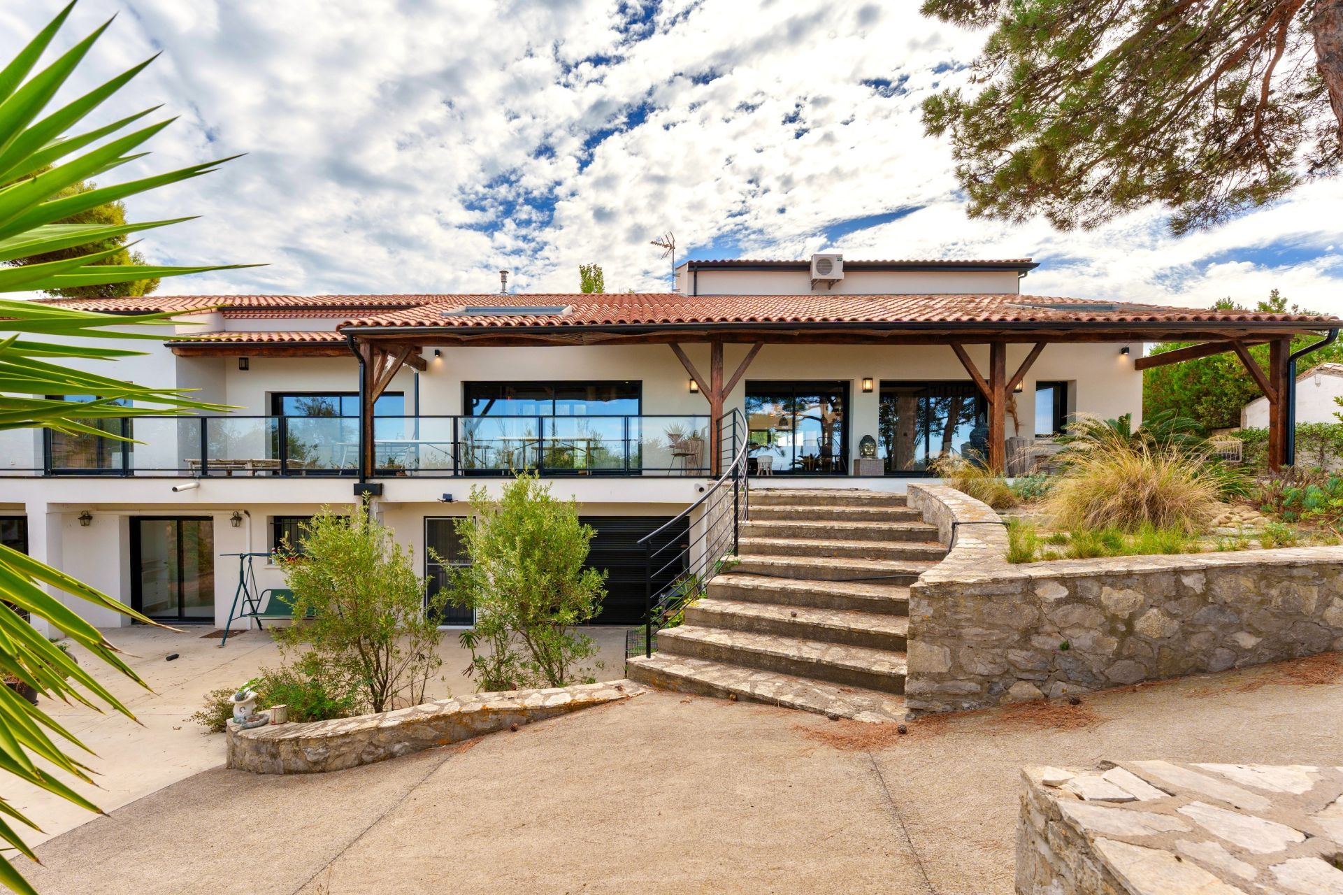 luxury house 10 Rooms for sale on SETE (34200)