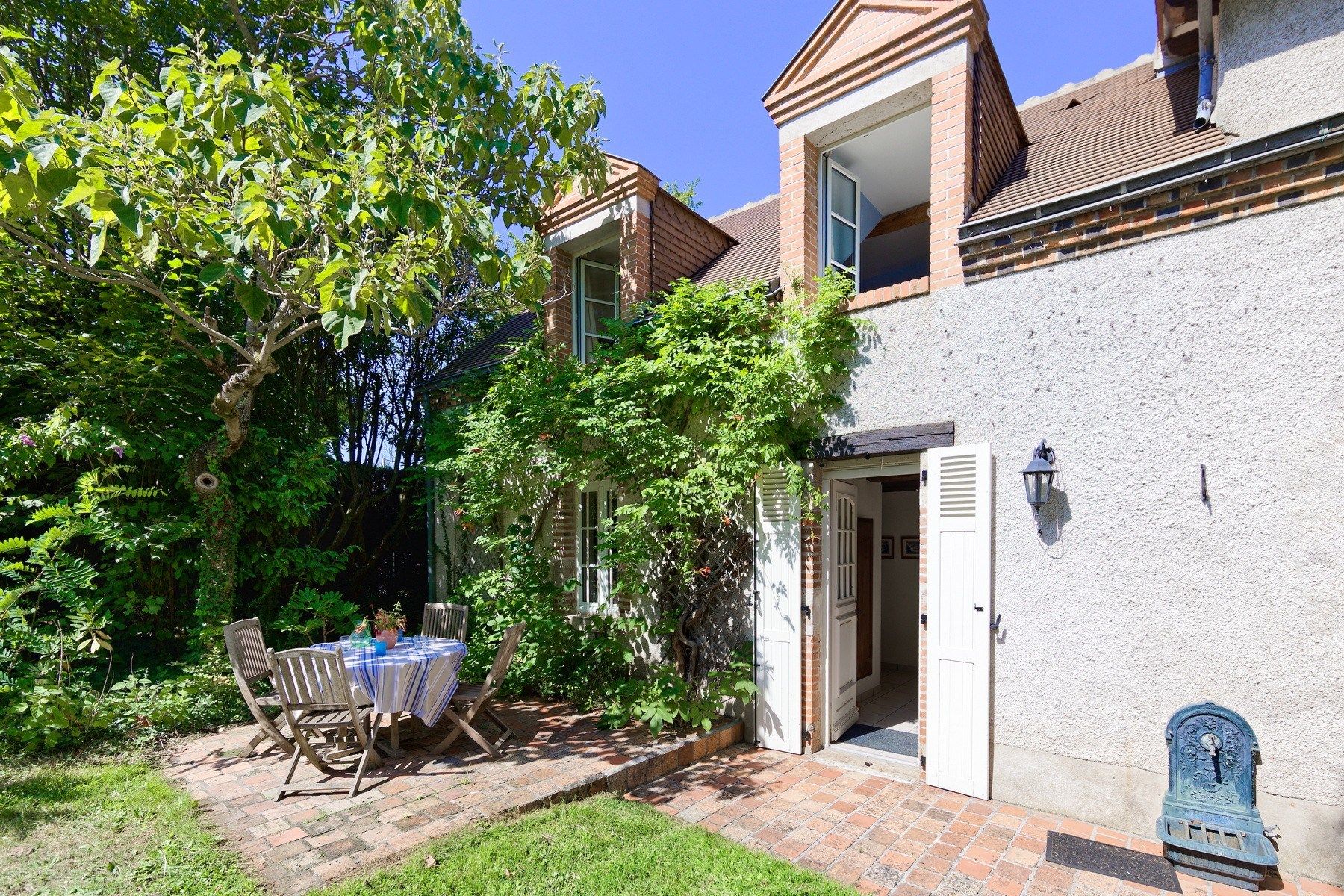 luxury house 6 Rooms for sale on OLIVET (45160)
