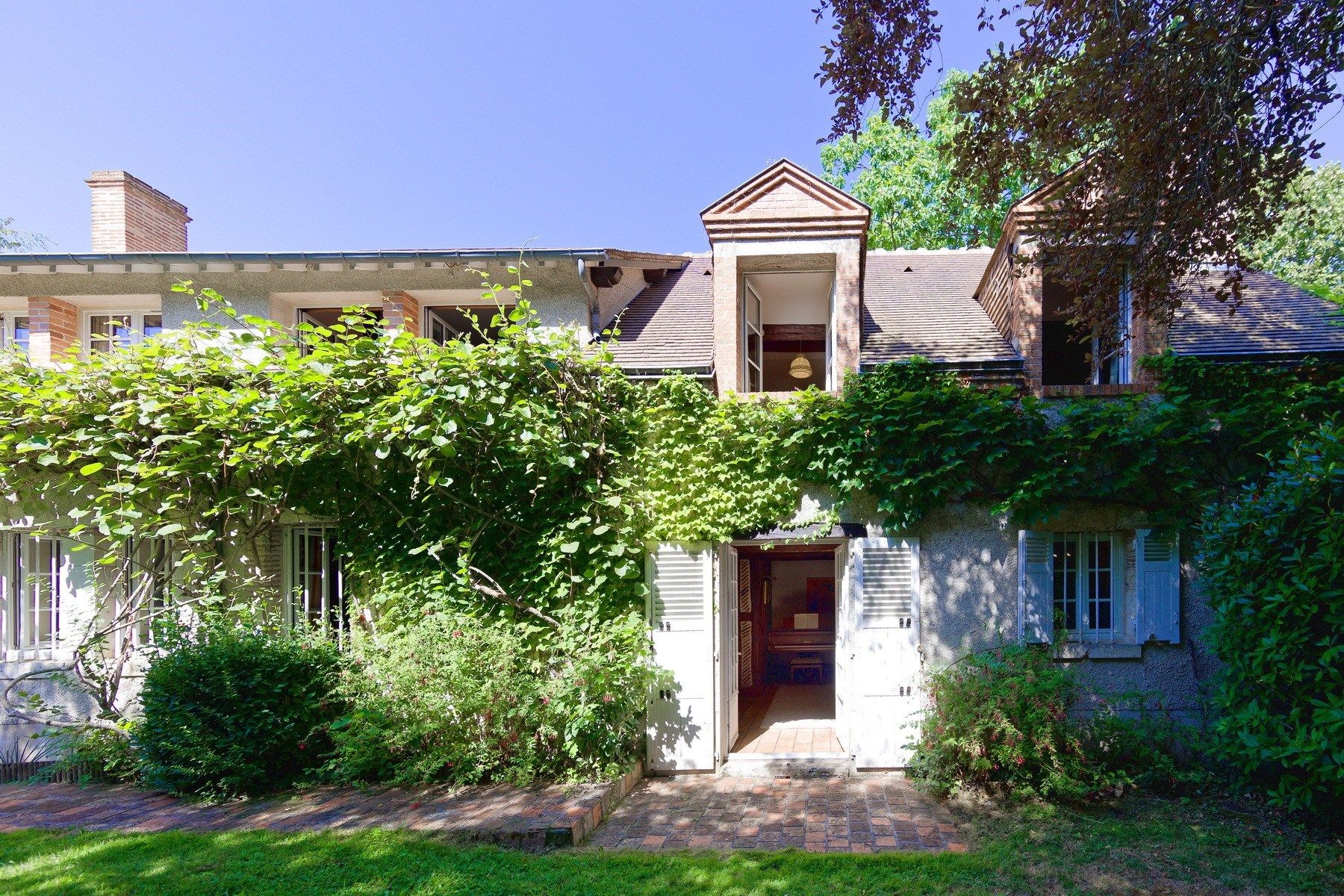 luxury house 6 Rooms for sale on OLIVET (45160)
