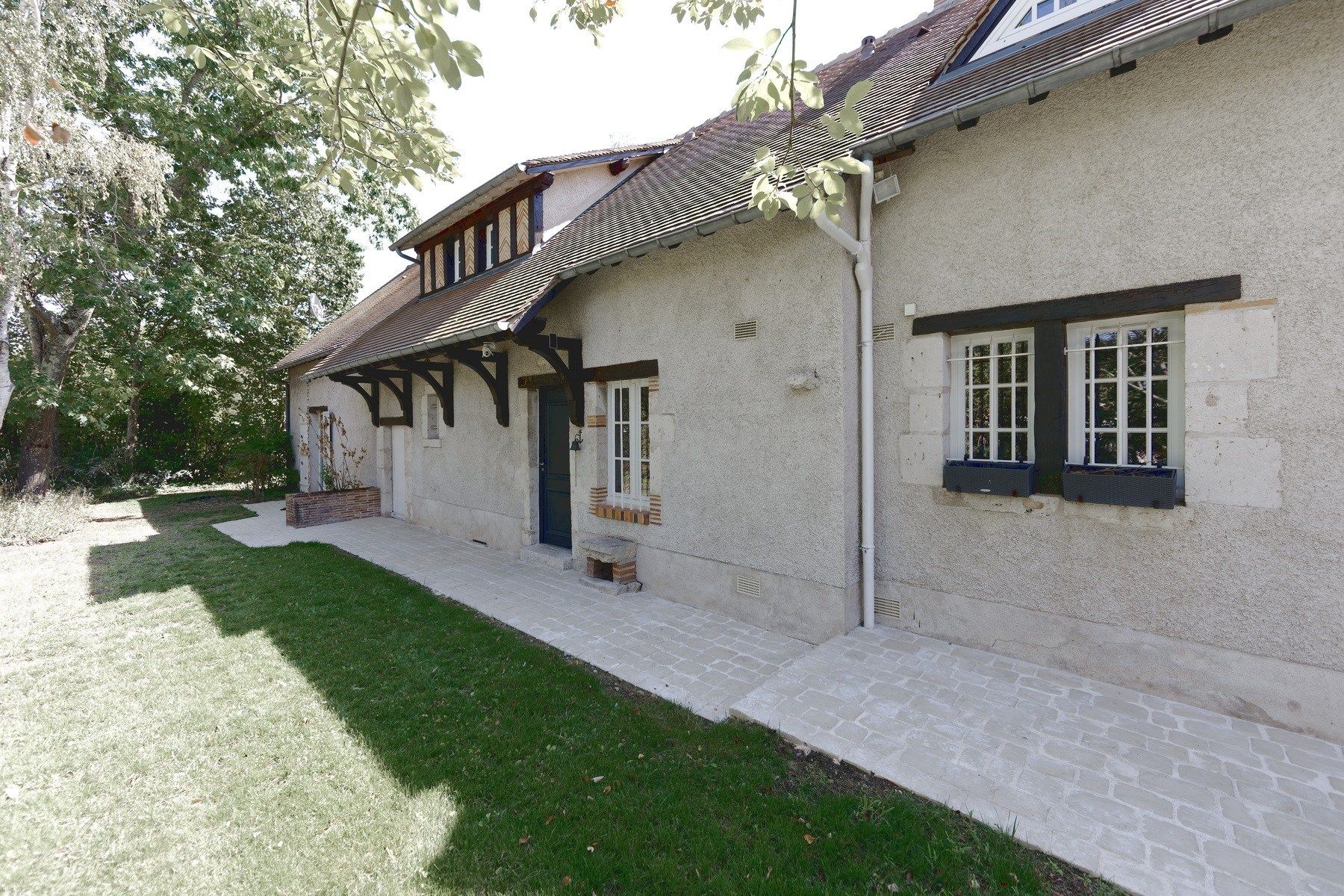luxury house 6 Rooms for sale on OLIVET (45160)