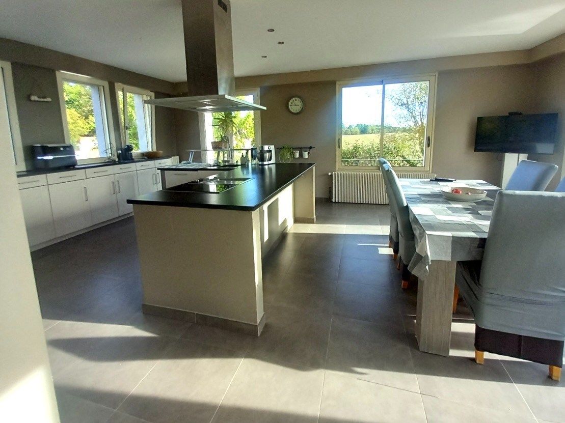 luxury house 9 Rooms for sale on LOUVIERS (27400)