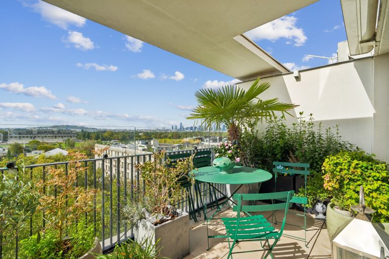 luxury apartment 4 Rooms for sale on PARIS (75016)