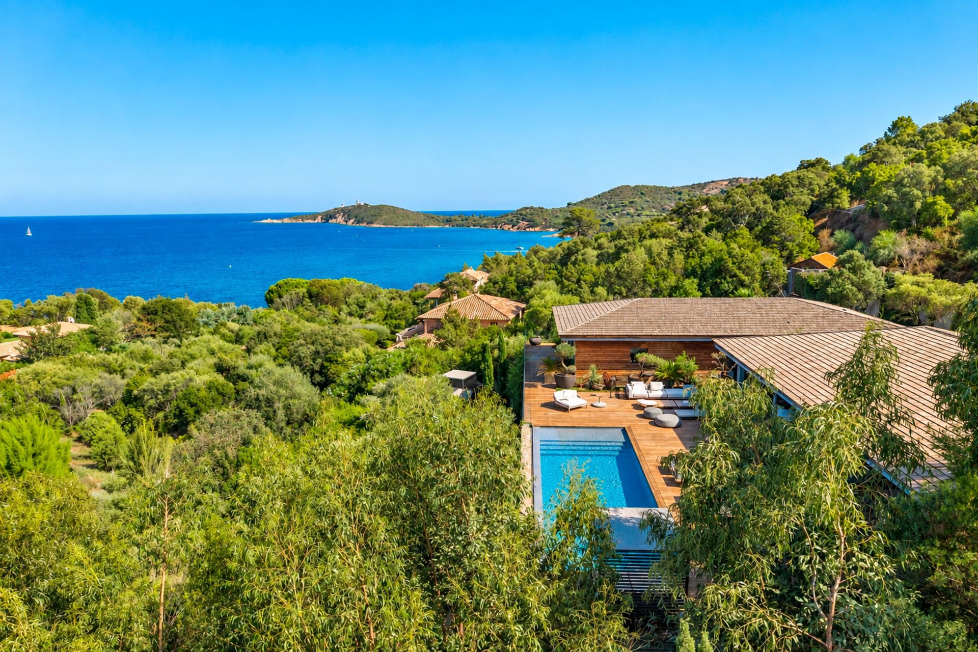 luxury villa 11 Rooms for seasonal rent on PORTO VECCHIO (20137)