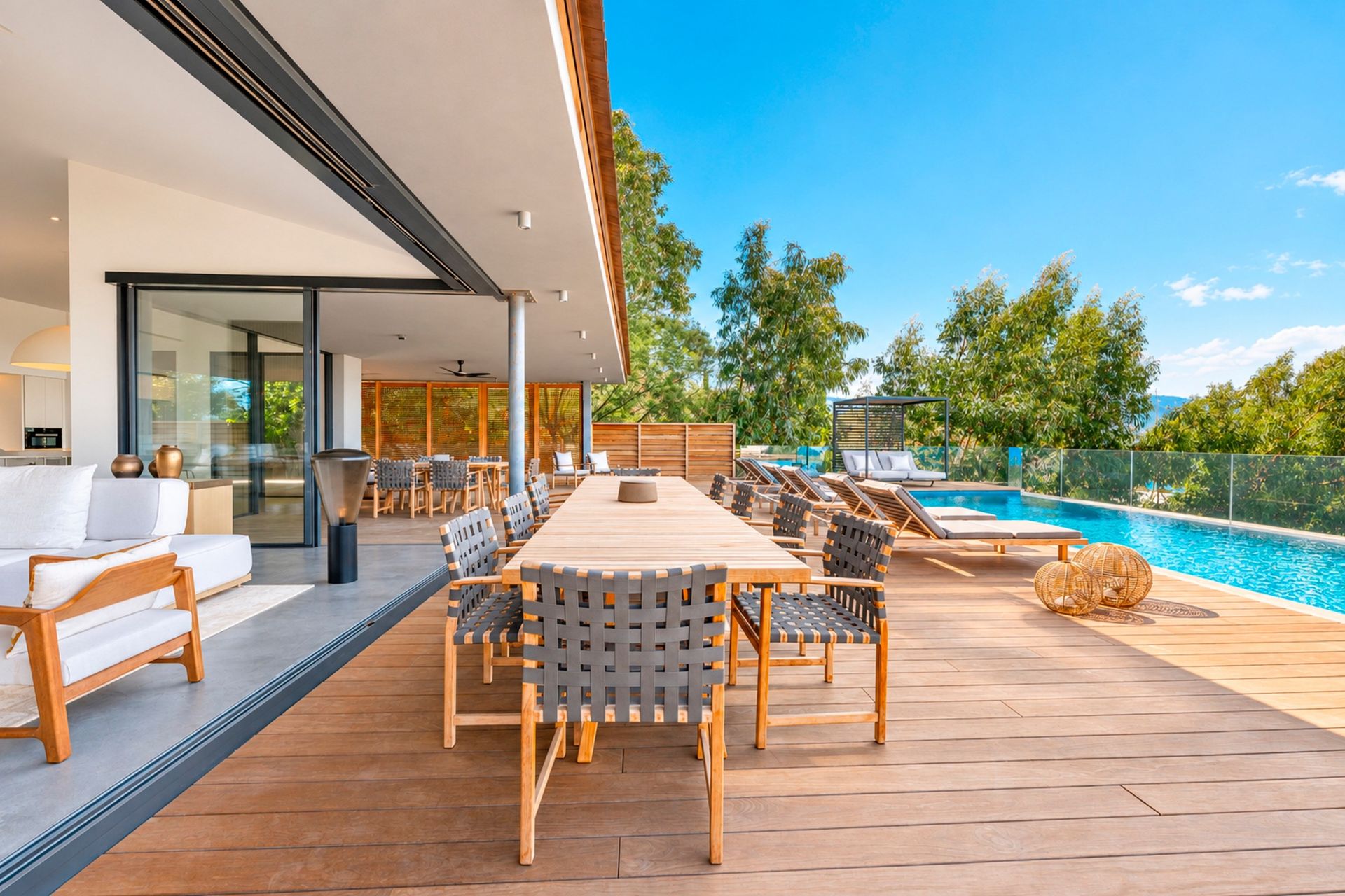 luxury villa 11 Rooms for seasonal rent on PORTO VECCHIO (20137)