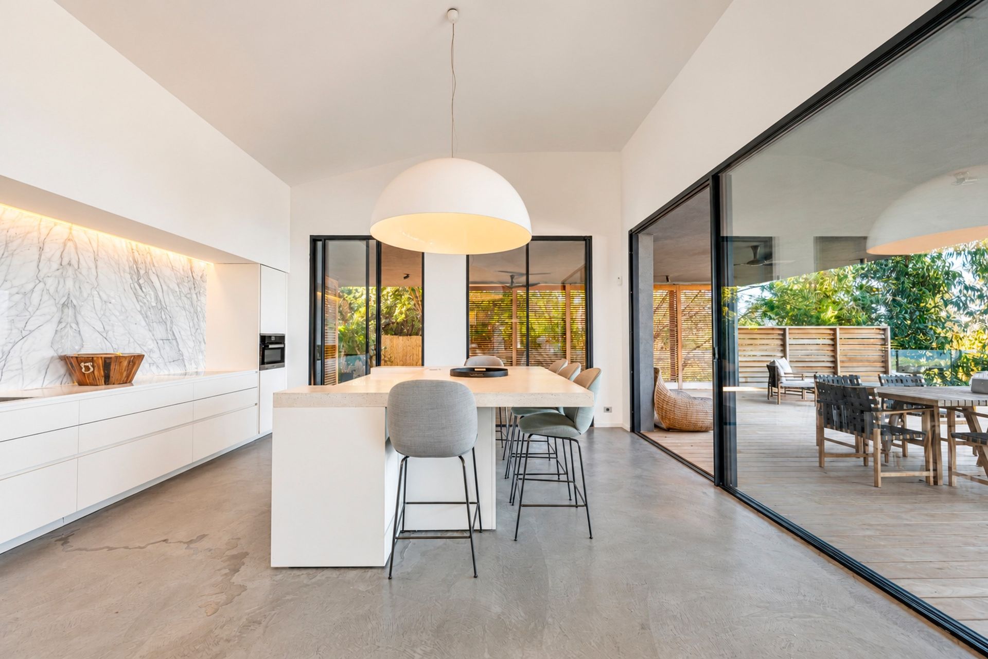 luxury villa 11 Rooms for seasonal rent on PORTO VECCHIO (20137)