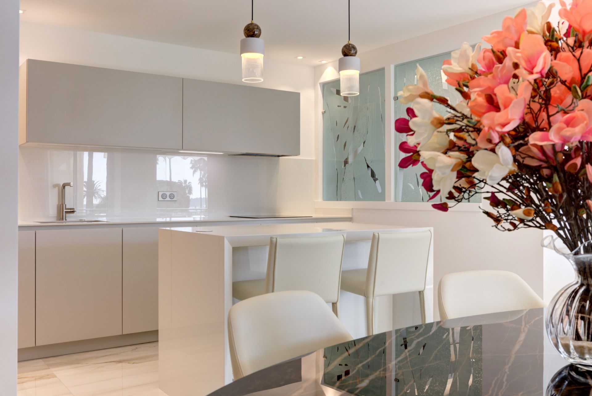 luxury apartment 3 Rooms for sale on CANNES (06400)