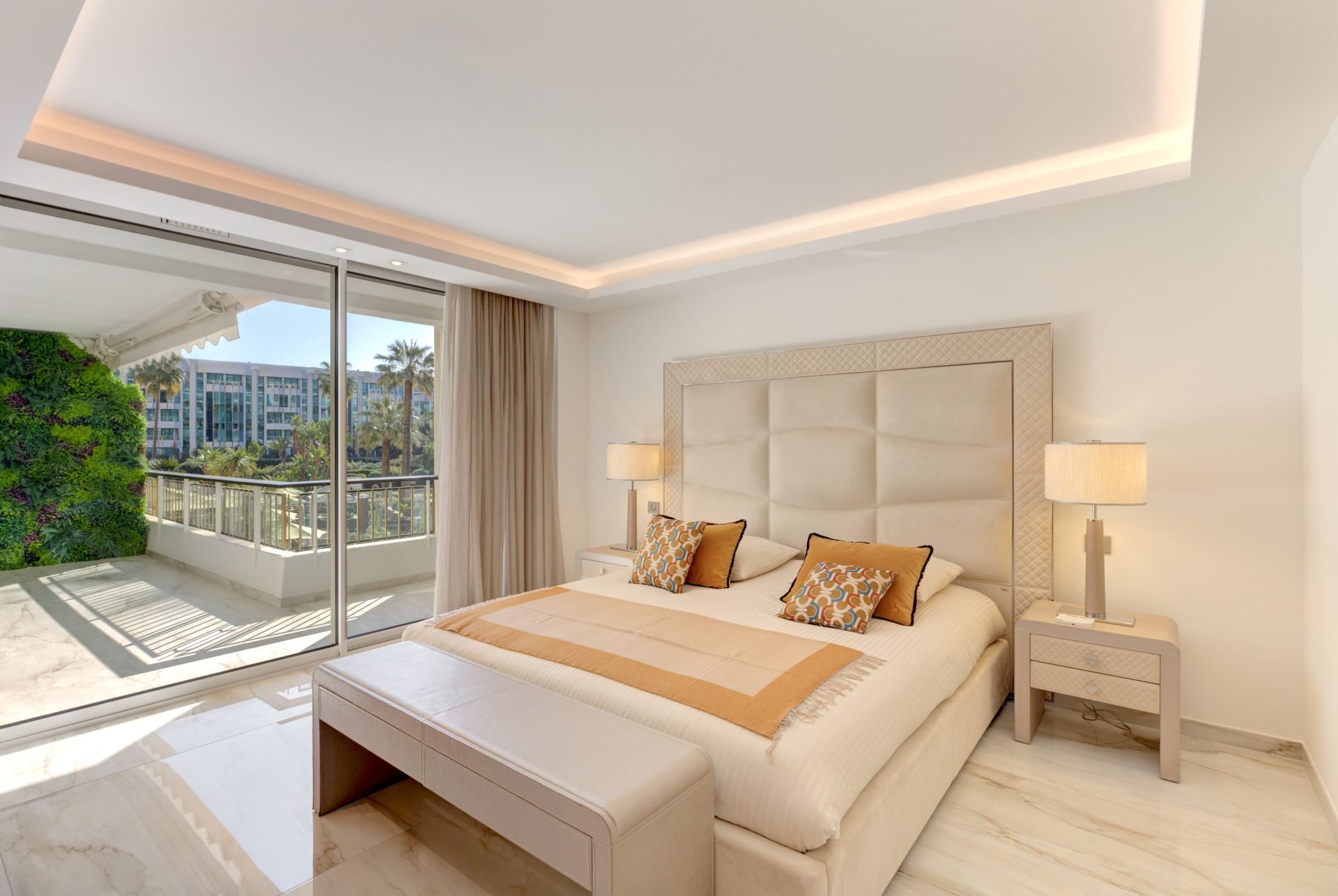 luxury apartment 3 Rooms for sale on CANNES (06400)