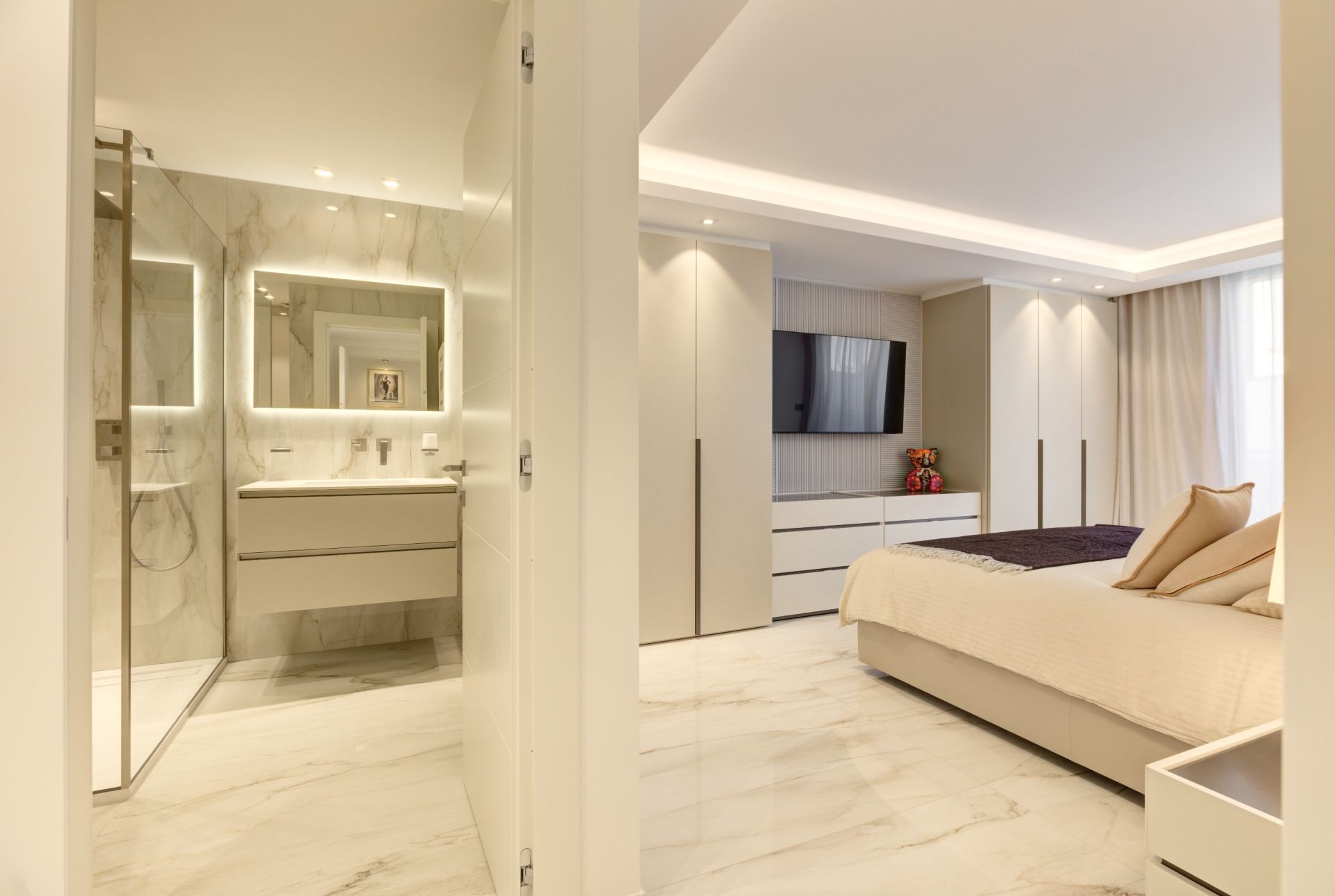 luxury apartment 3 Rooms for sale on CANNES (06400)