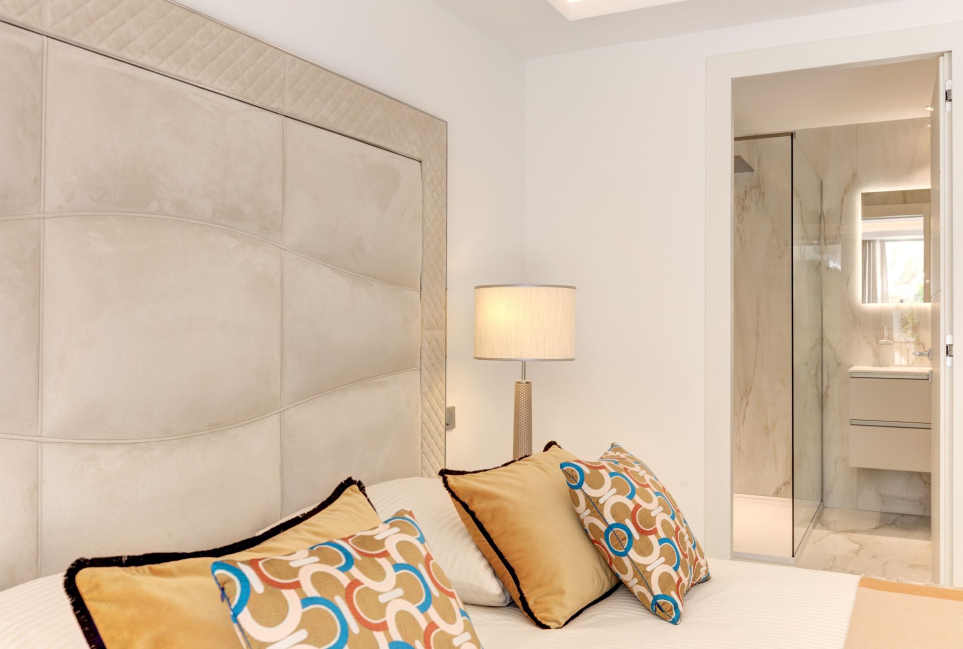 luxury apartment 3 Rooms for sale on CANNES (06400)