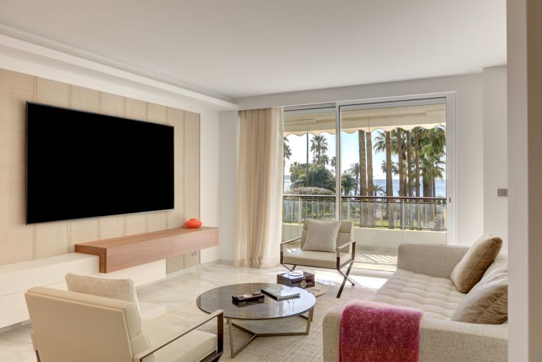 luxury apartment 3 Rooms for sale on CANNES (06400)