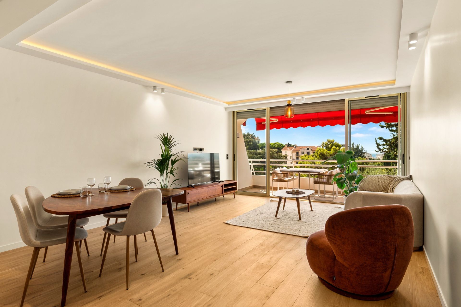 luxury apartment 3 Rooms for sale on CANNES (06400)