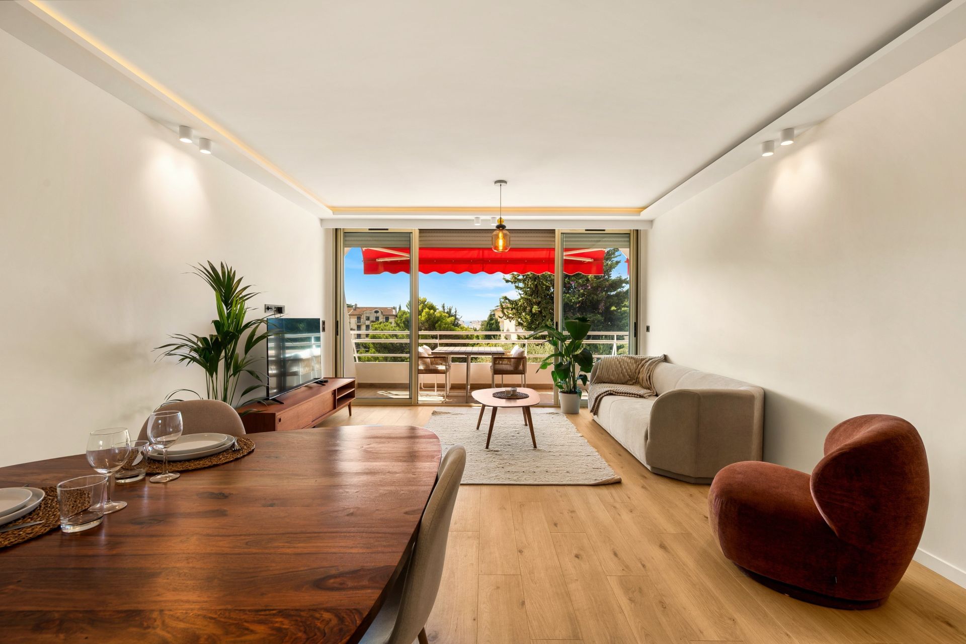 luxury apartment 3 Rooms for sale on CANNES (06400)