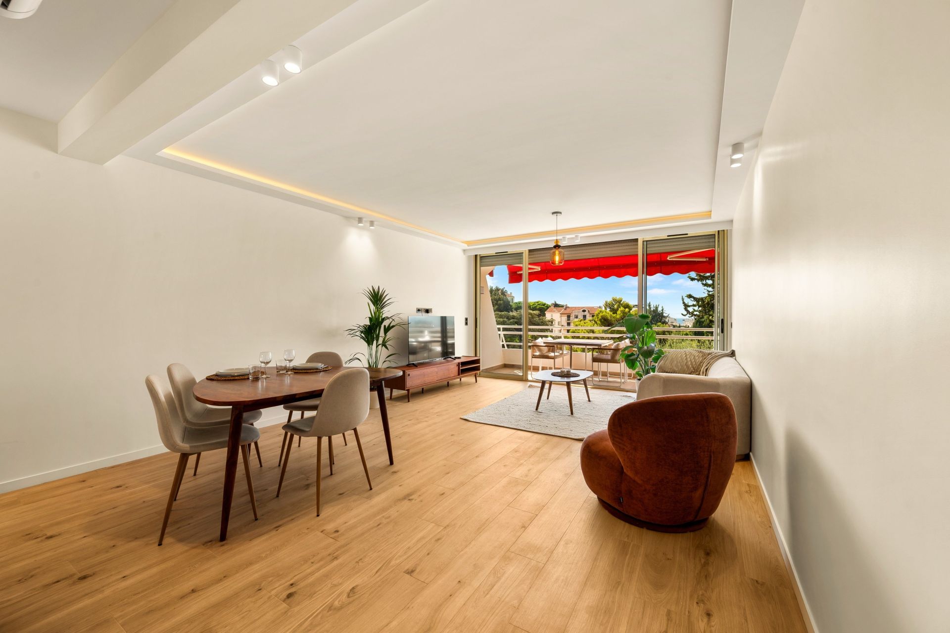 luxury apartment 3 Rooms for sale on CANNES (06400)