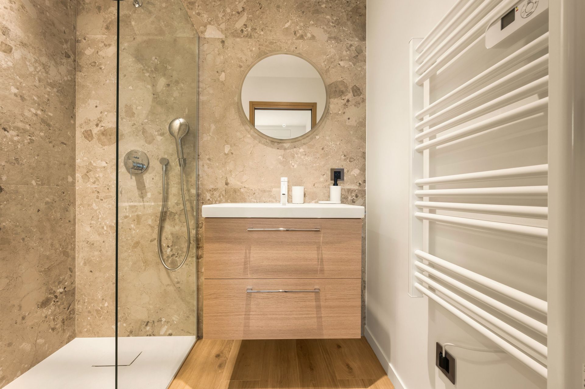 luxury apartment 3 Rooms for sale on CANNES (06400)