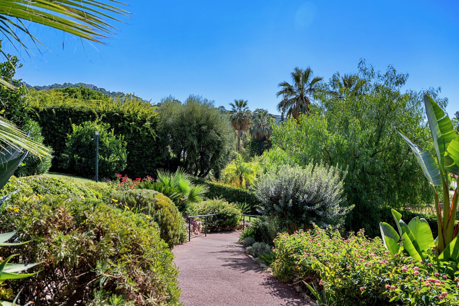 luxury apartment 3 Rooms for sale on CANNES (06400)