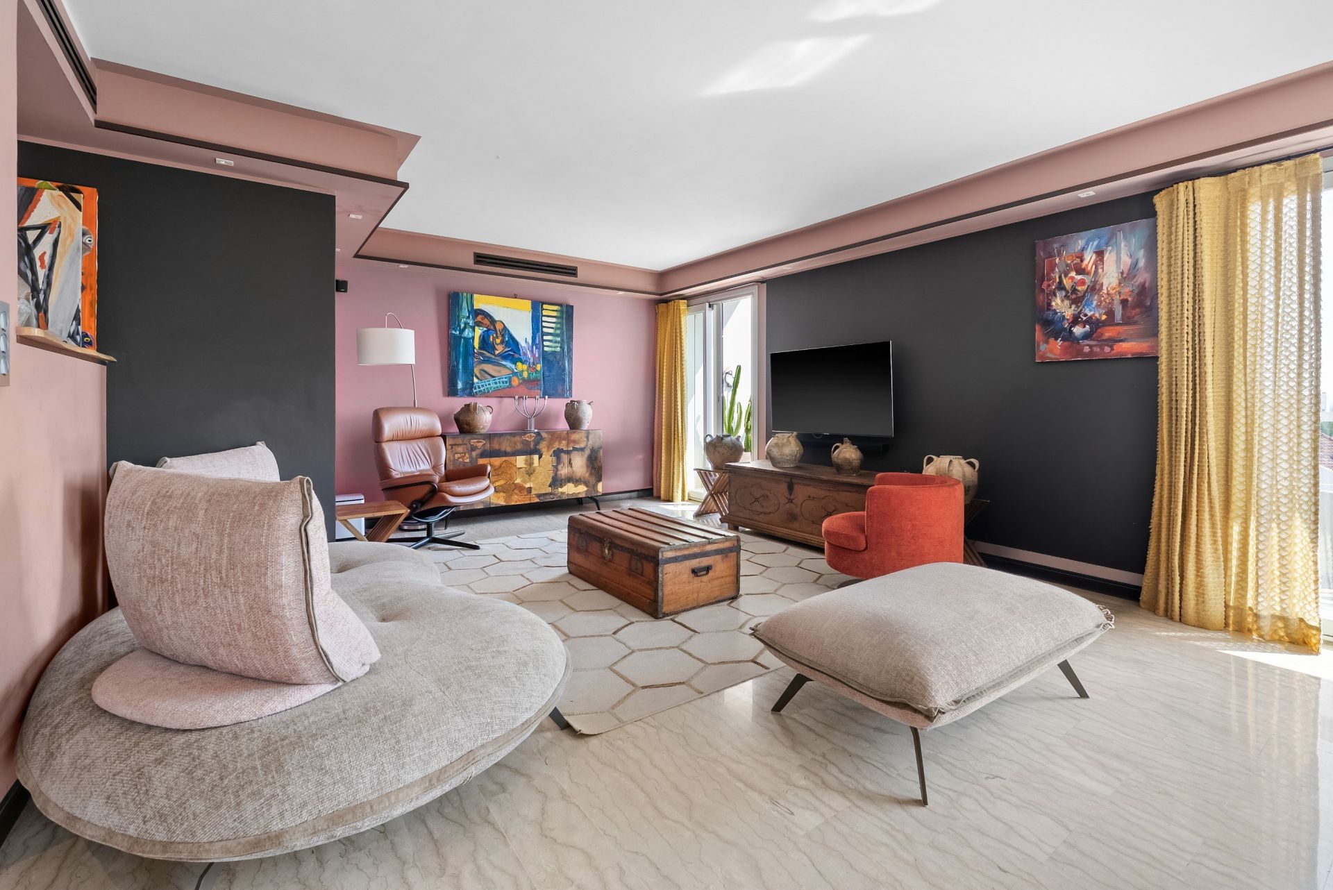 luxury apartment 4 Rooms for sale on HYERES (83400)