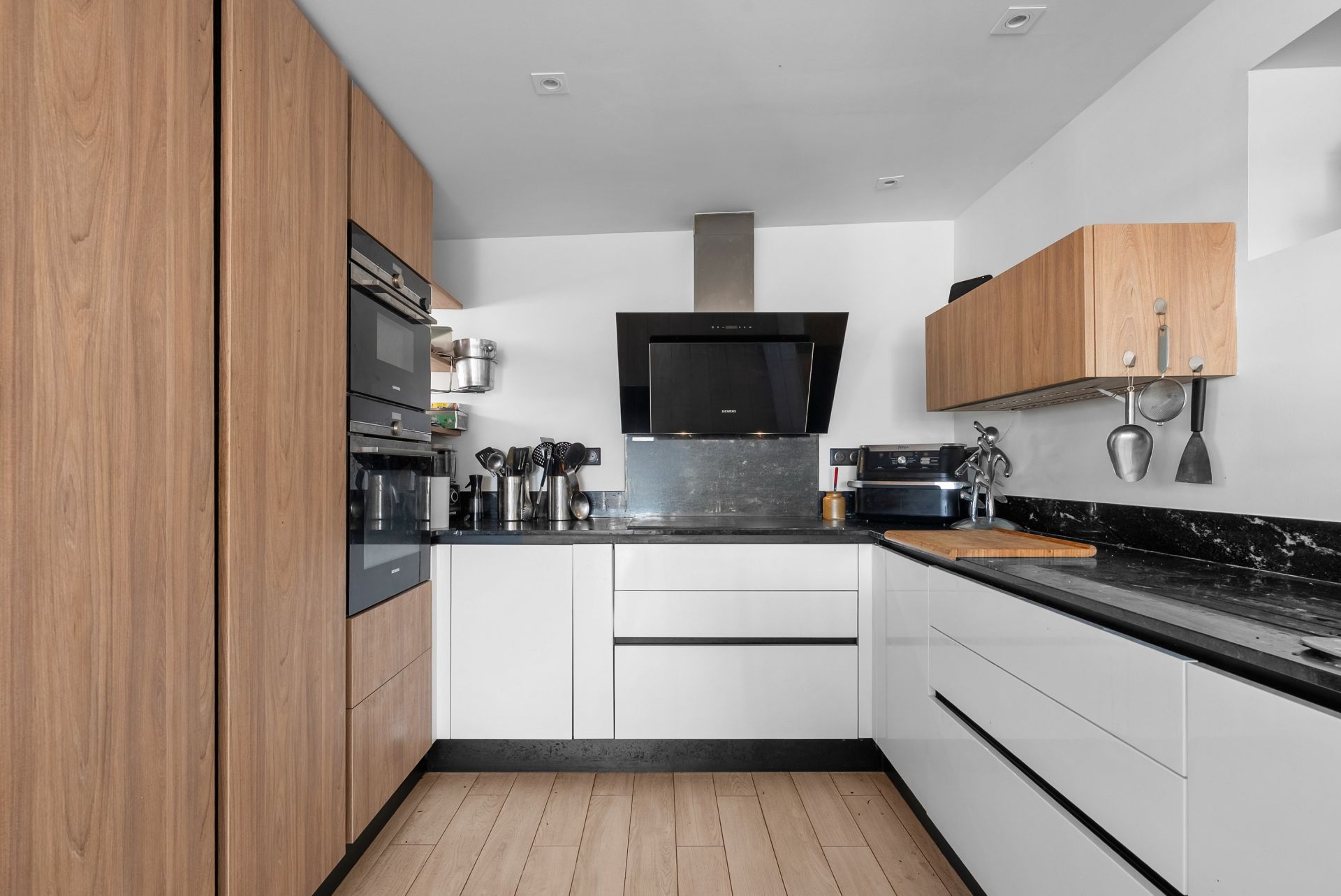 luxury apartment 4 Rooms for sale on HYERES (83400)