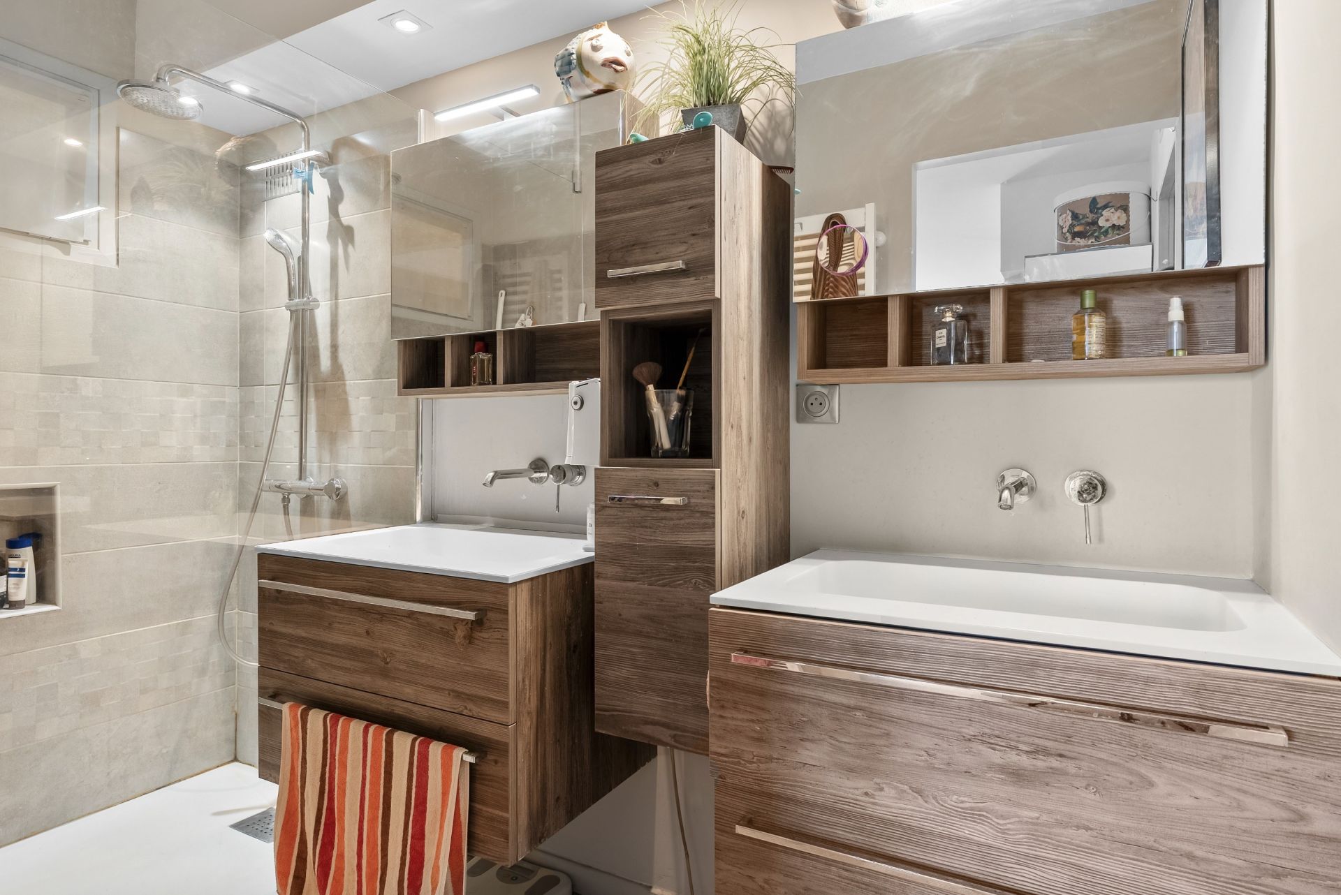 luxury apartment 4 Rooms for sale on HYERES (83400)
