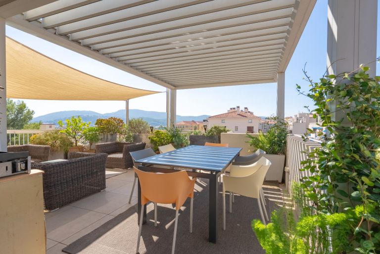 luxury apartment 4 Rooms for sale on HYERES (83400)