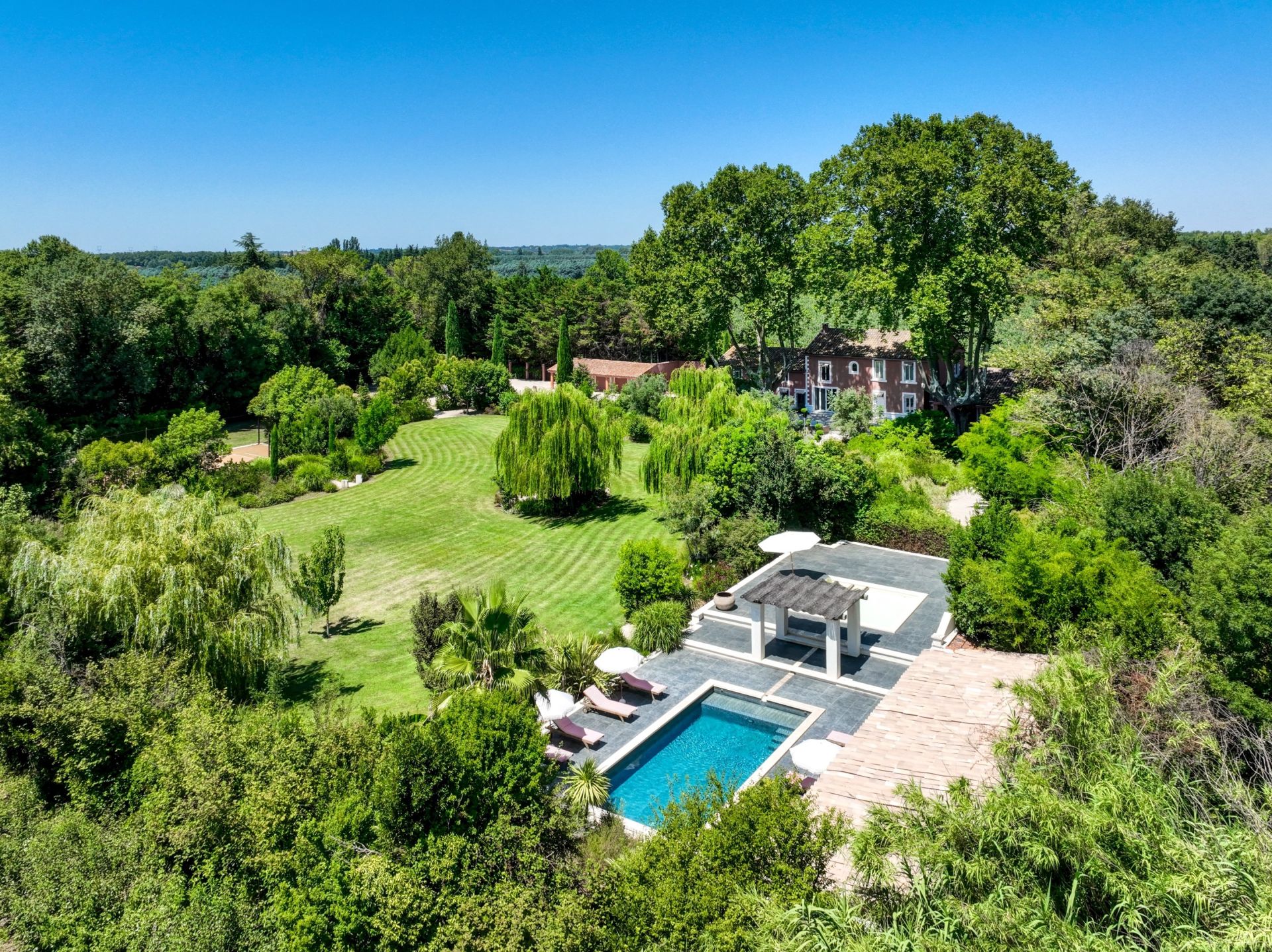 mas 9 Rooms for sale on EYGALIERES (13810)