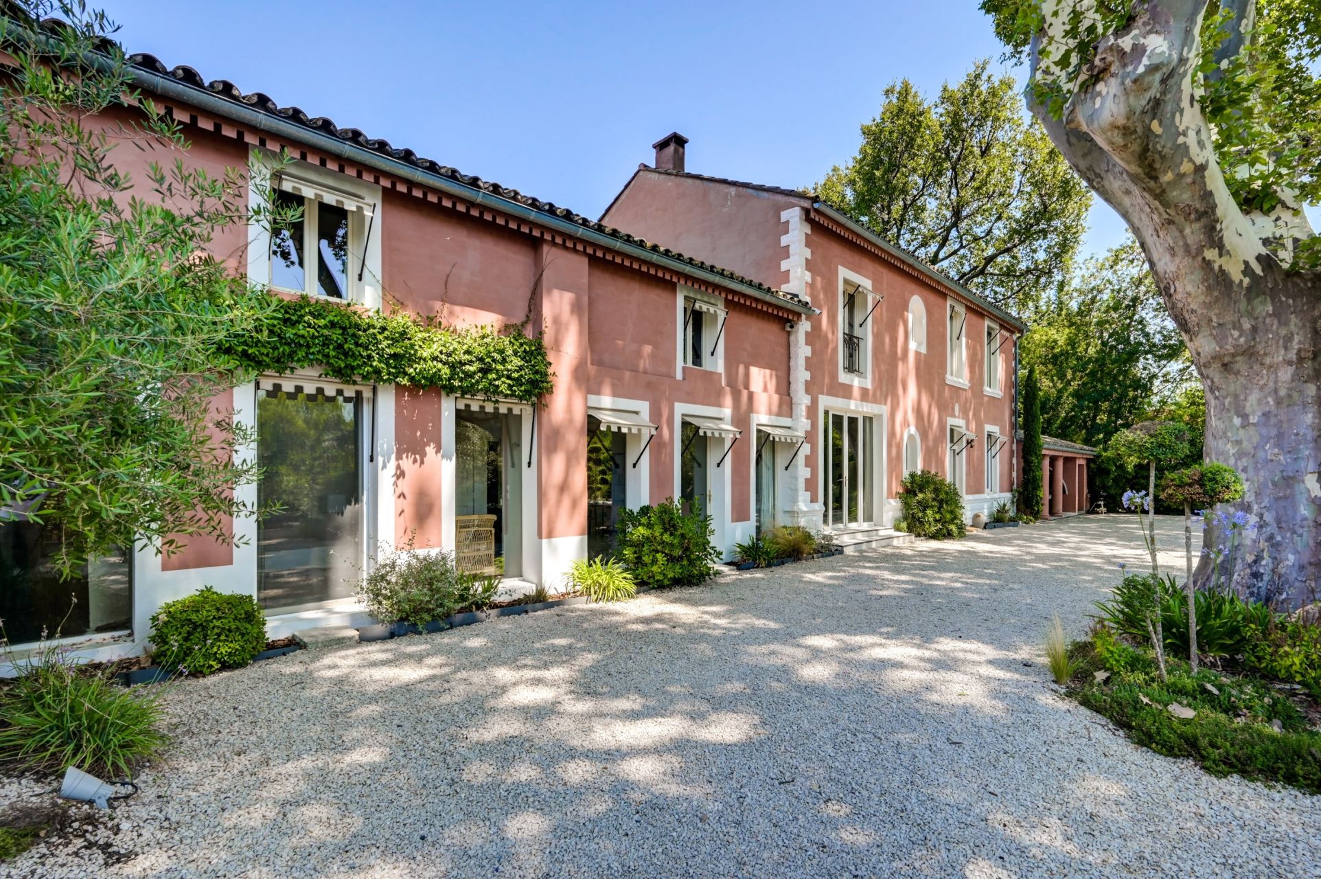 mas 9 Rooms for sale on EYGALIERES (13810)