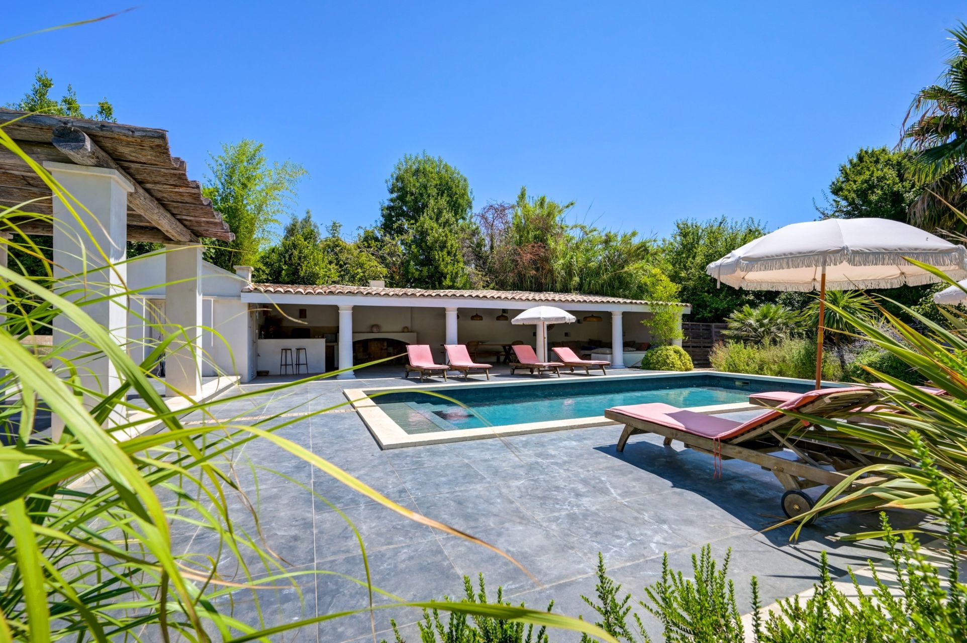 mas 9 Rooms for sale on EYGALIERES (13810)