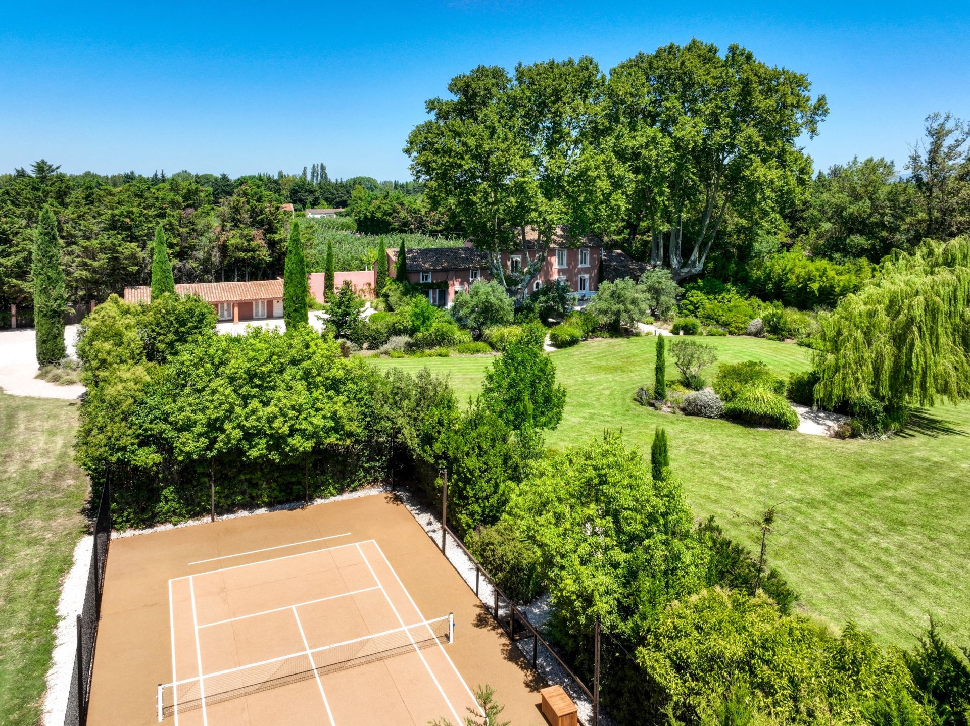 mas 9 Rooms for sale on EYGALIERES (13810)