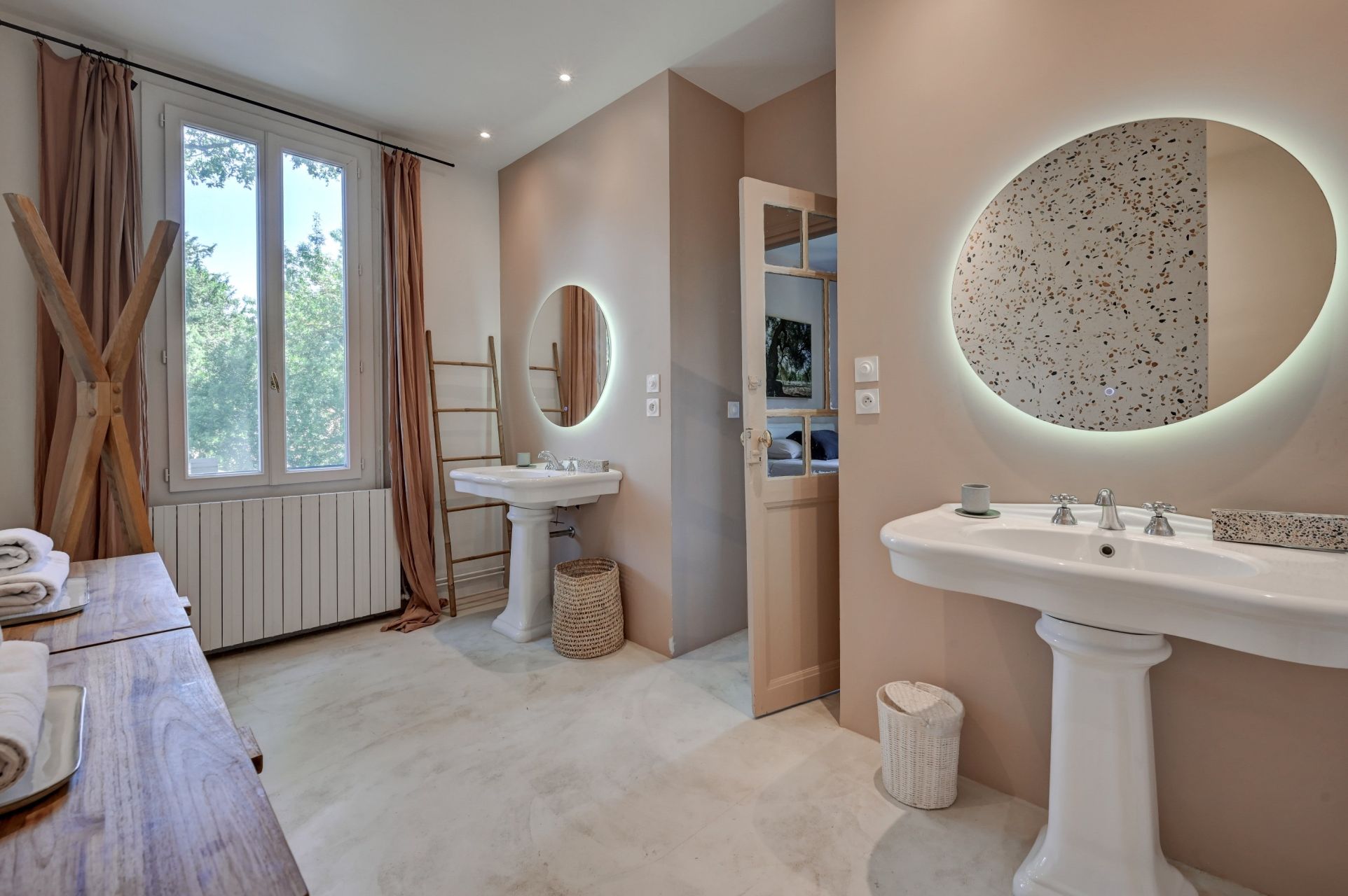 mas 9 Rooms for sale on EYGALIERES (13810)