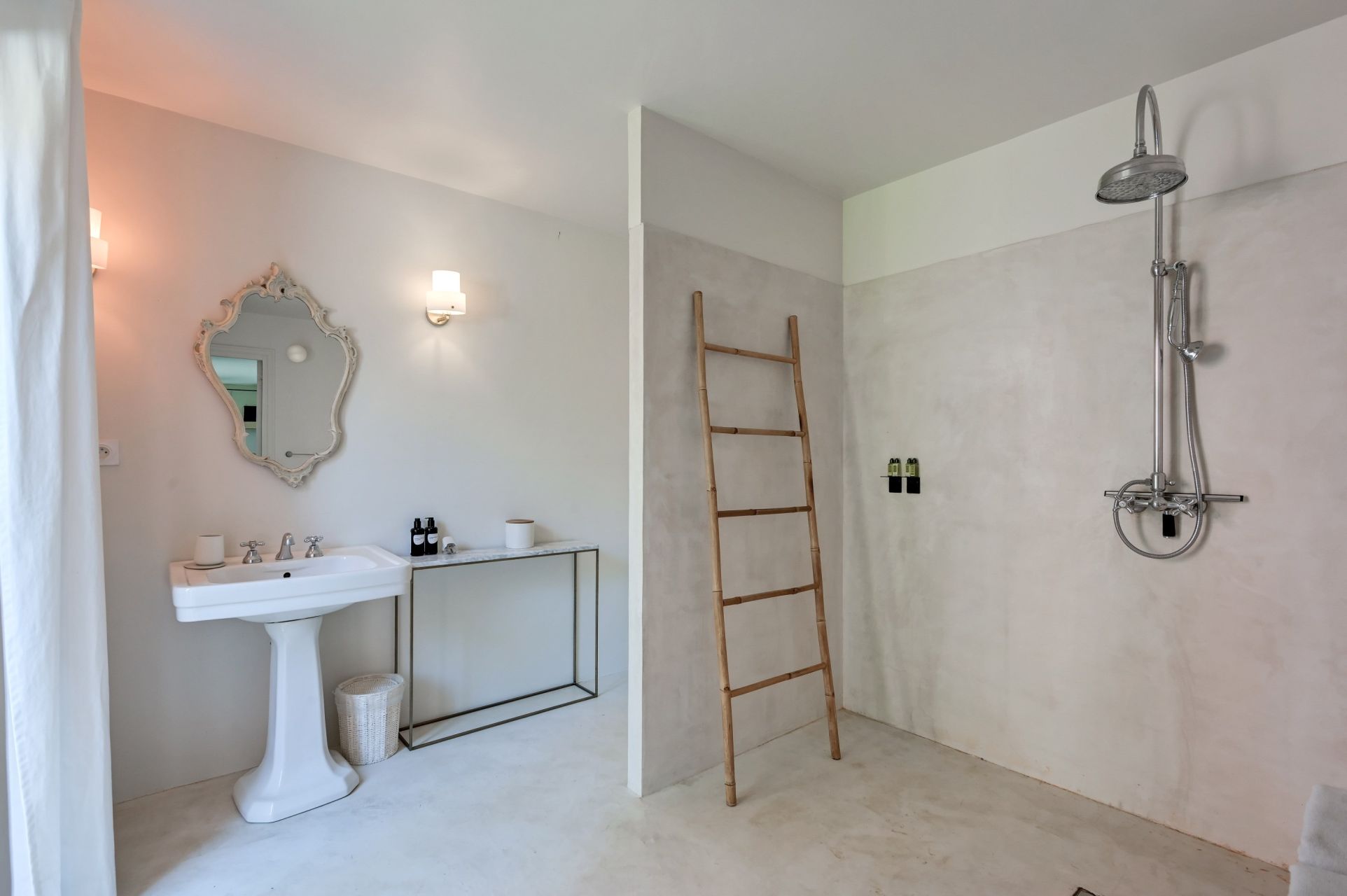 mas 9 Rooms for sale on EYGALIERES (13810)
