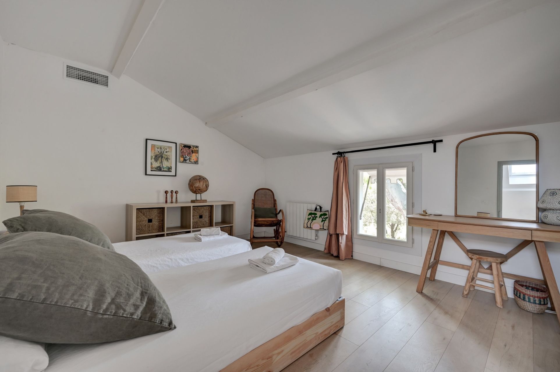 mas 9 Rooms for sale on EYGALIERES (13810)