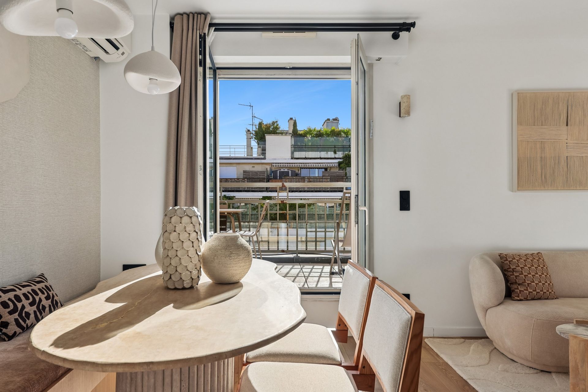 luxury apartment 3 Rooms for sale on PARIS (75116)