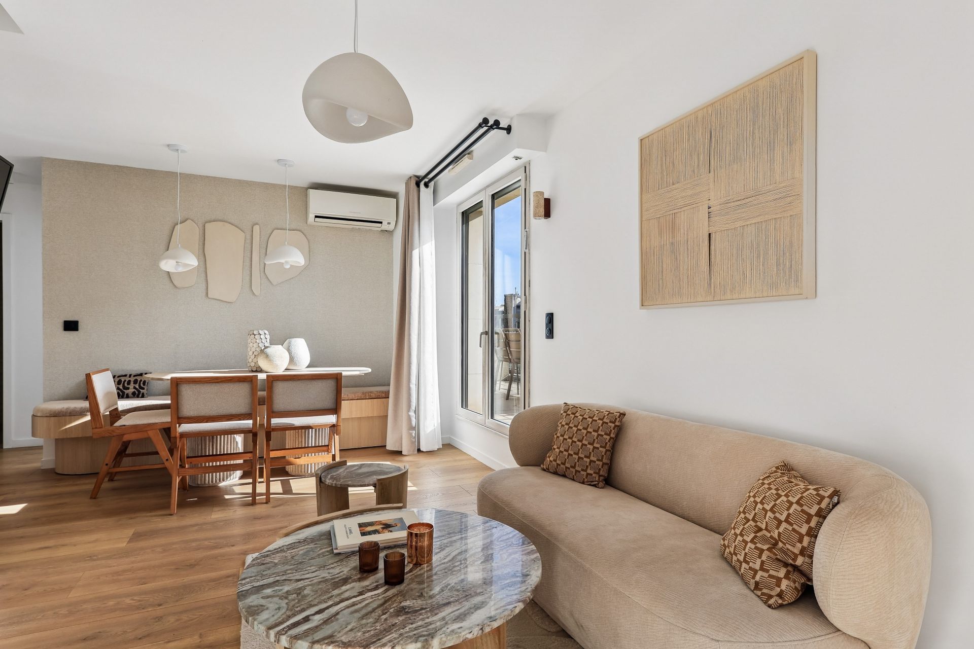 luxury apartment 3 Rooms for sale on PARIS (75116)