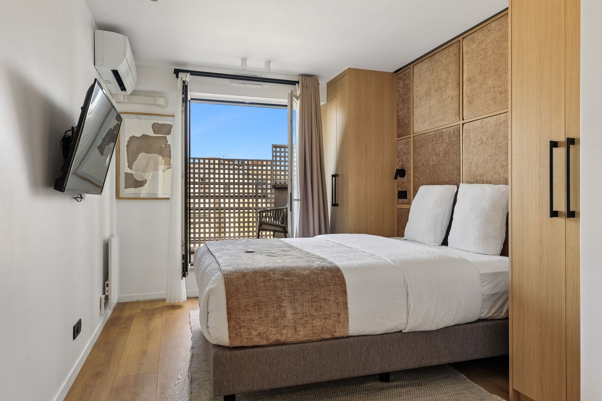 luxury apartment 3 Rooms for sale on PARIS (75116)