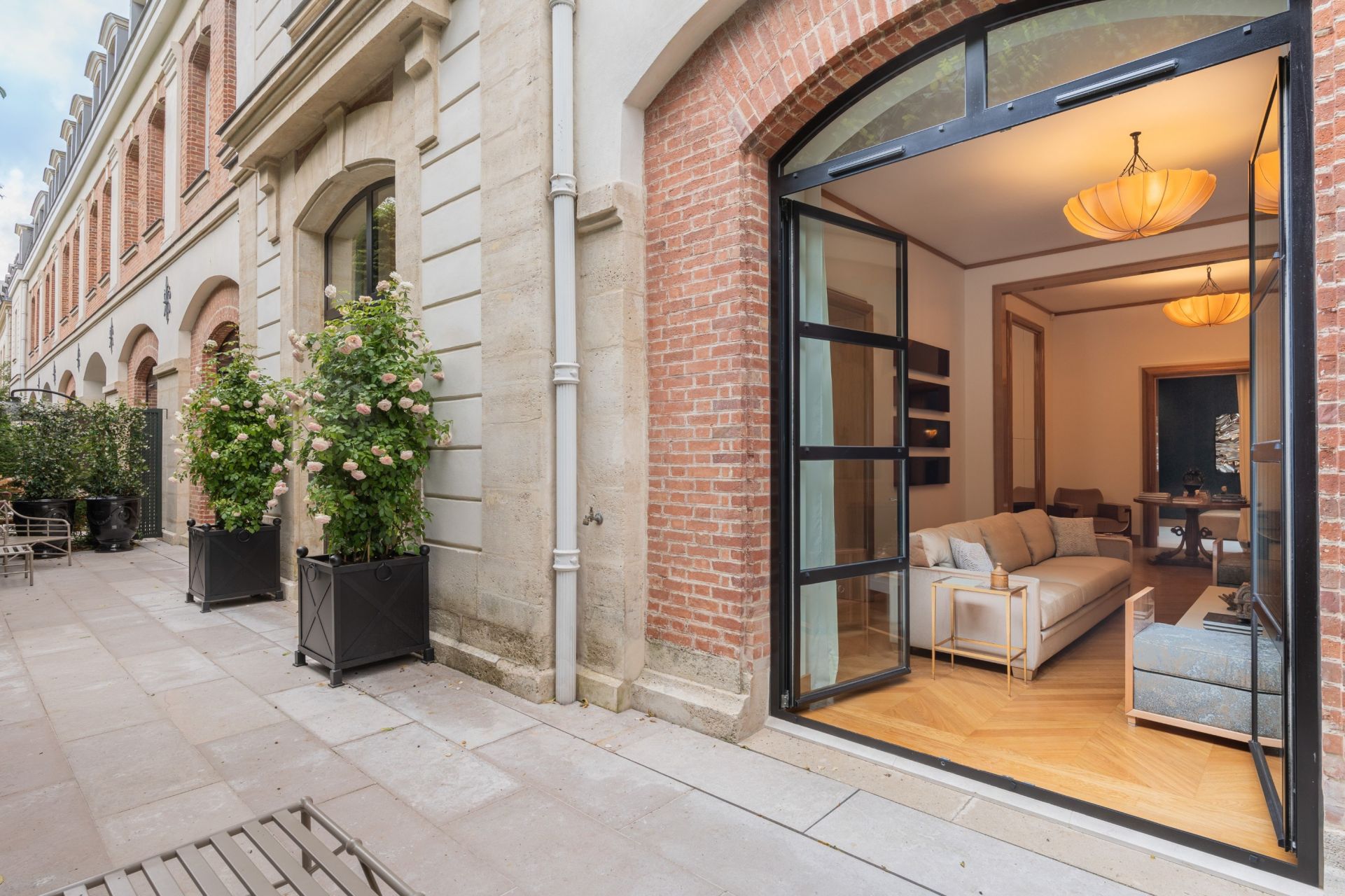 luxury house 12 Rooms for sale on PARIS (75007)
