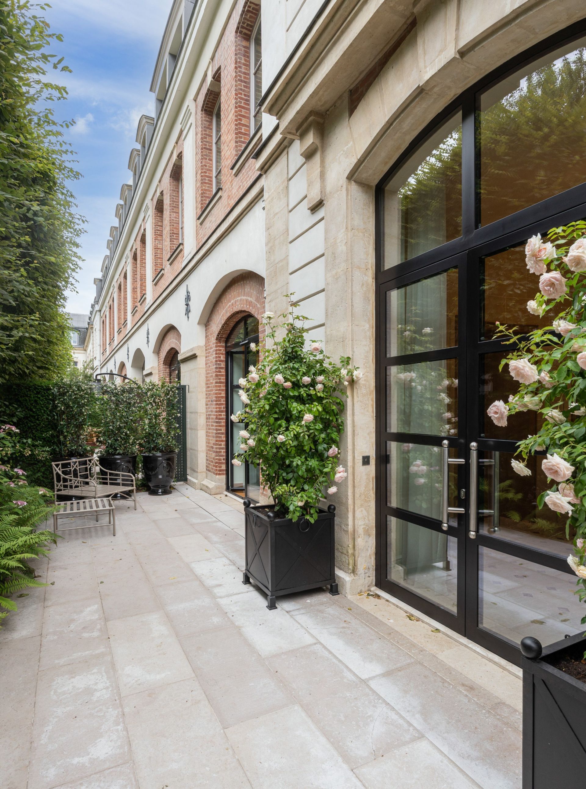 luxury house 12 Rooms for sale on PARIS (75007)