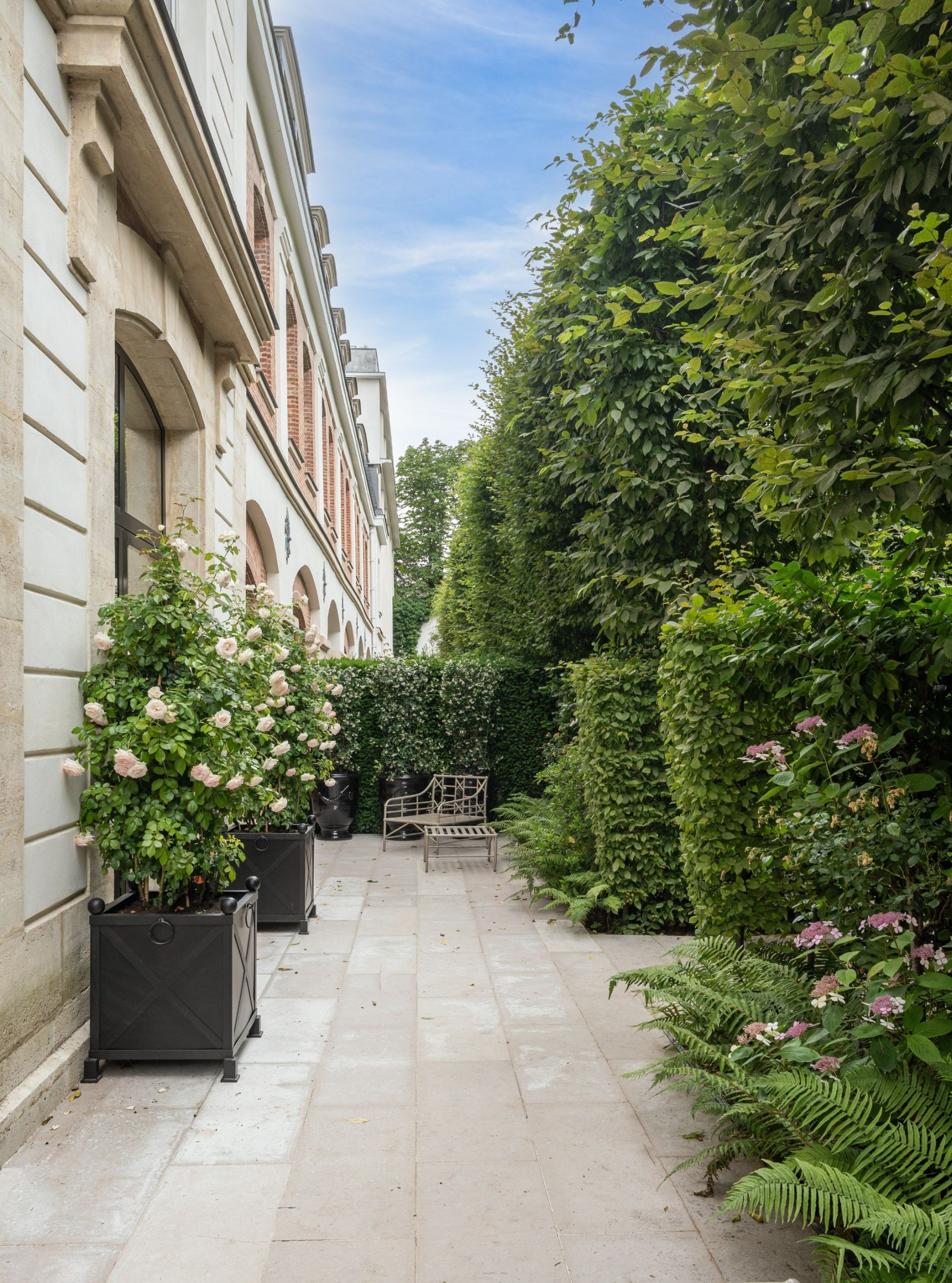 luxury house 12 Rooms for sale on PARIS (75007)