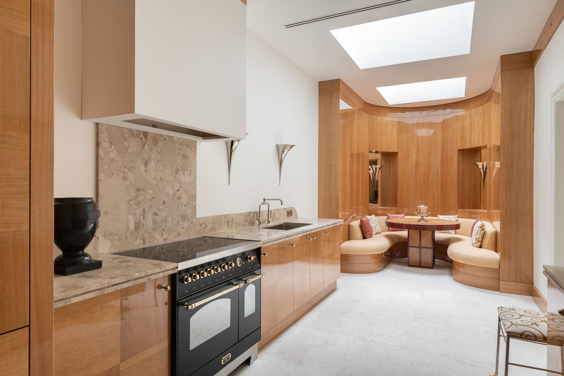 luxury house 12 Rooms for sale on PARIS (75007)