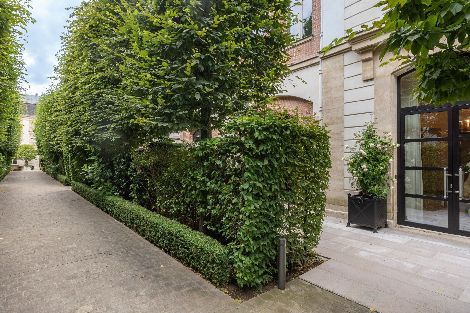 luxury house 12 Rooms for sale on PARIS (75007)